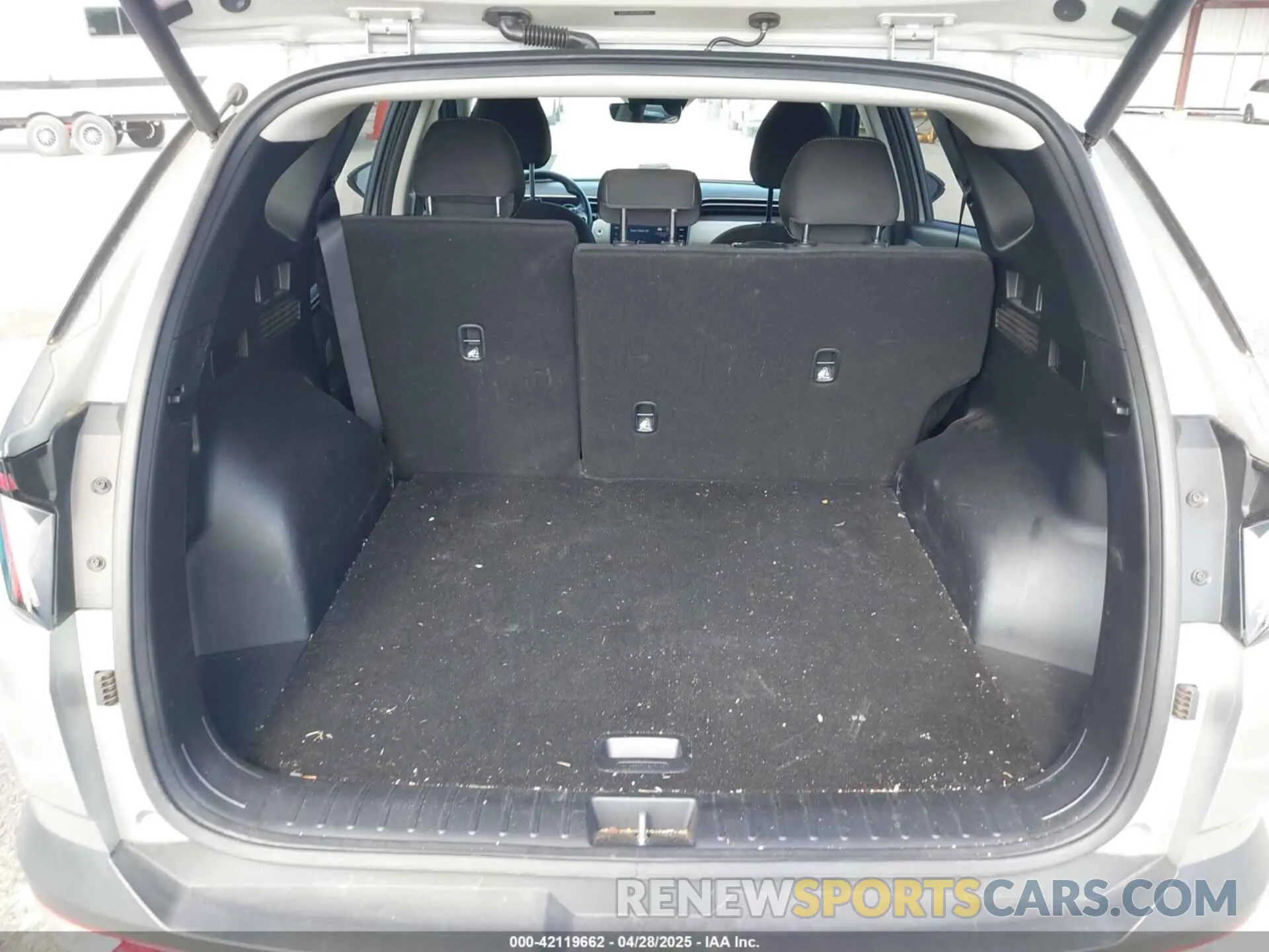 17 Photograph of a damaged car 5NMJFCAE3NH007613 HYUNDAI TUCSON 2022