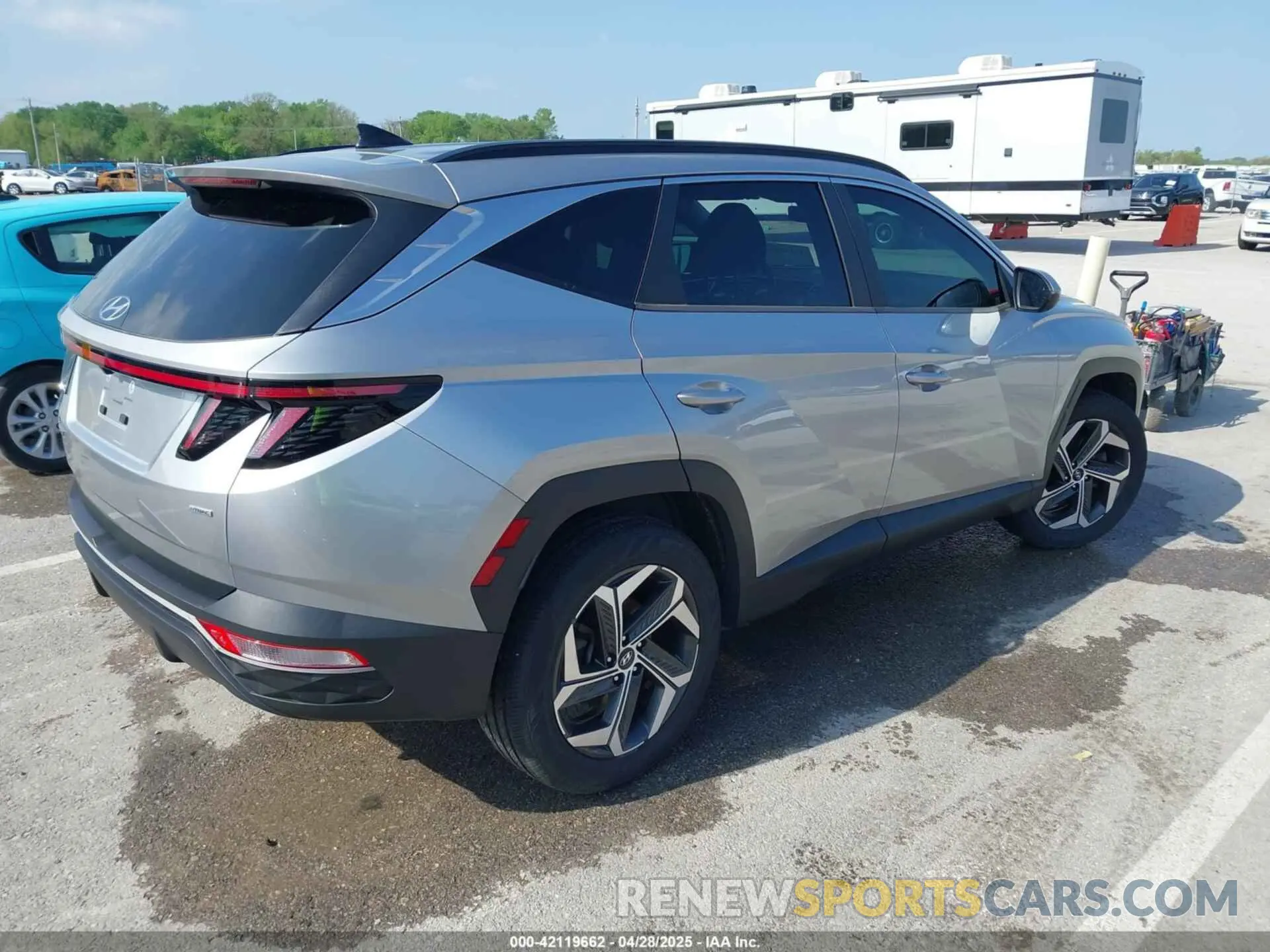 4 Photograph of a damaged car 5NMJFCAE3NH007613 HYUNDAI TUCSON 2022