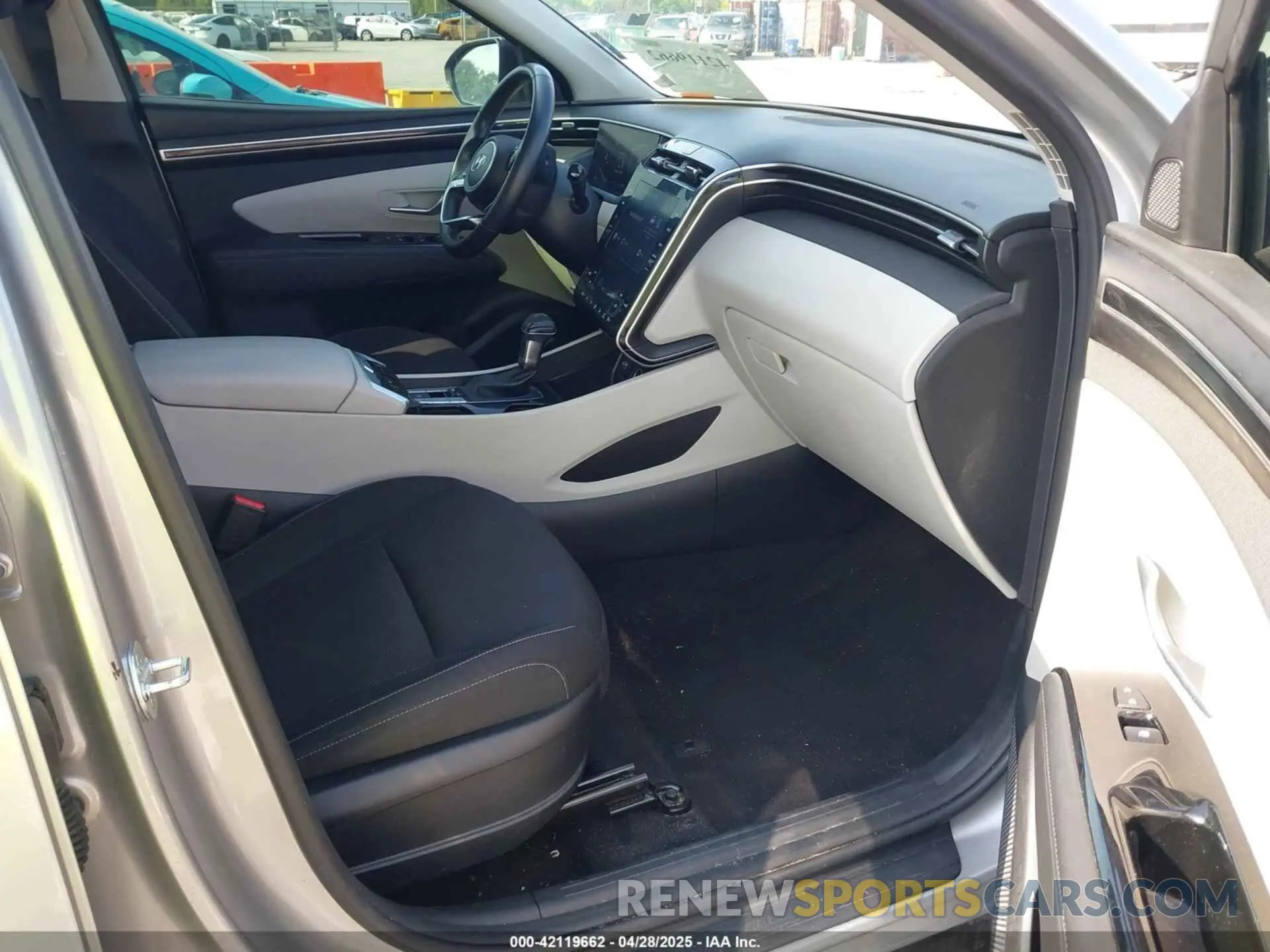5 Photograph of a damaged car 5NMJFCAE3NH007613 HYUNDAI TUCSON 2022
