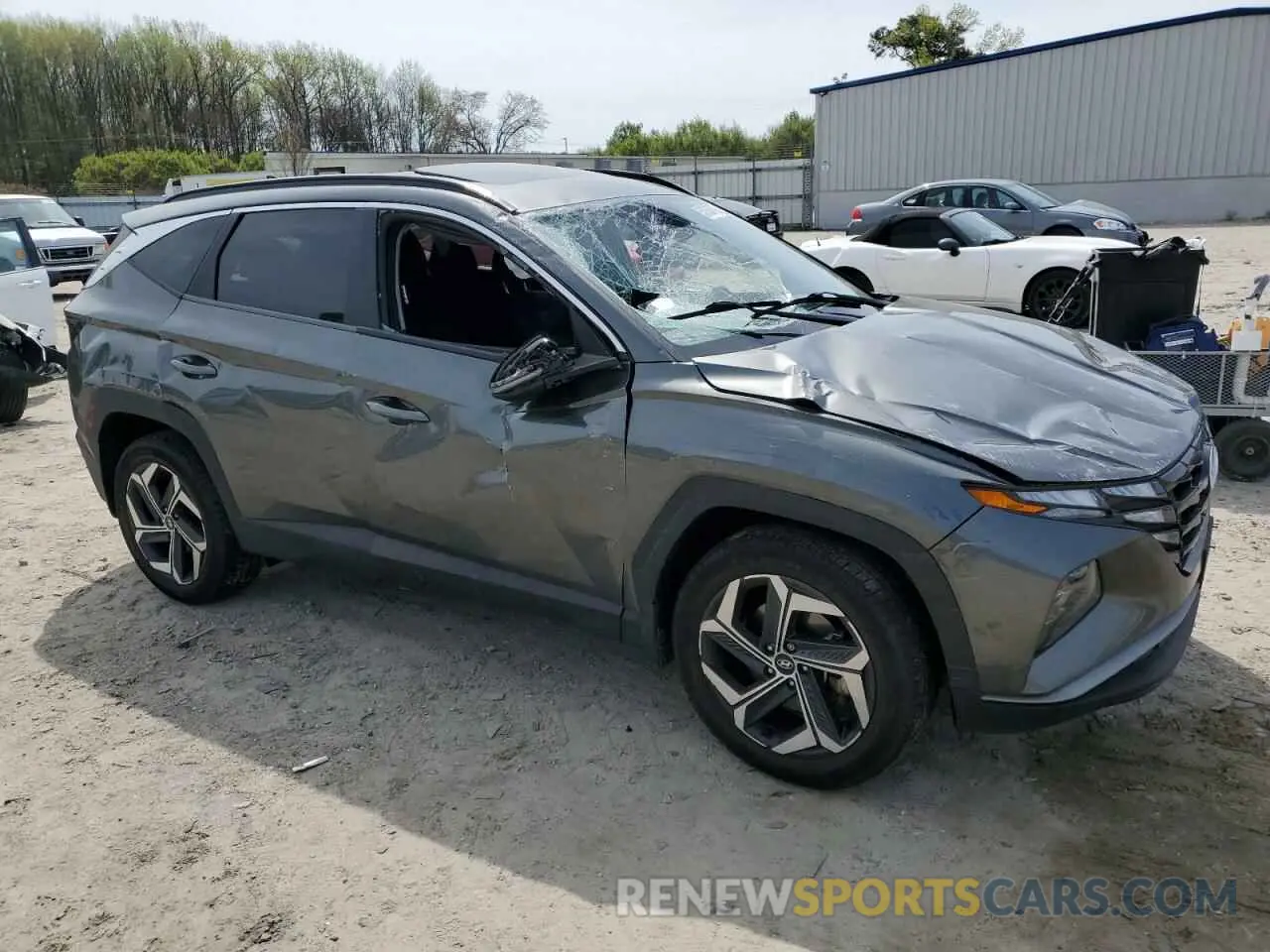 4 Photograph of a damaged car 5NMJFCAE3NH097586 HYUNDAI TUCSON 2022