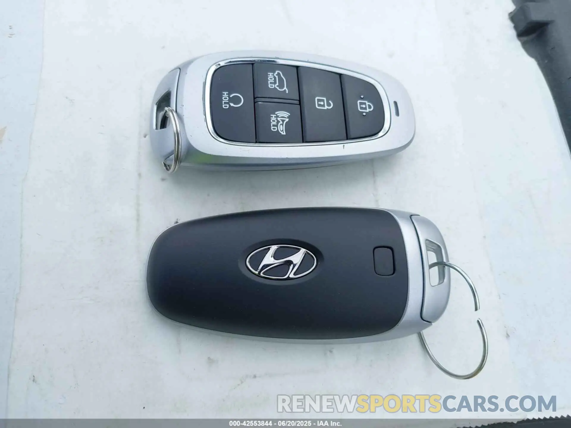 11 Photograph of a damaged car 5NMJFCAE3NH124480 HYUNDAI TUCSON 2022
