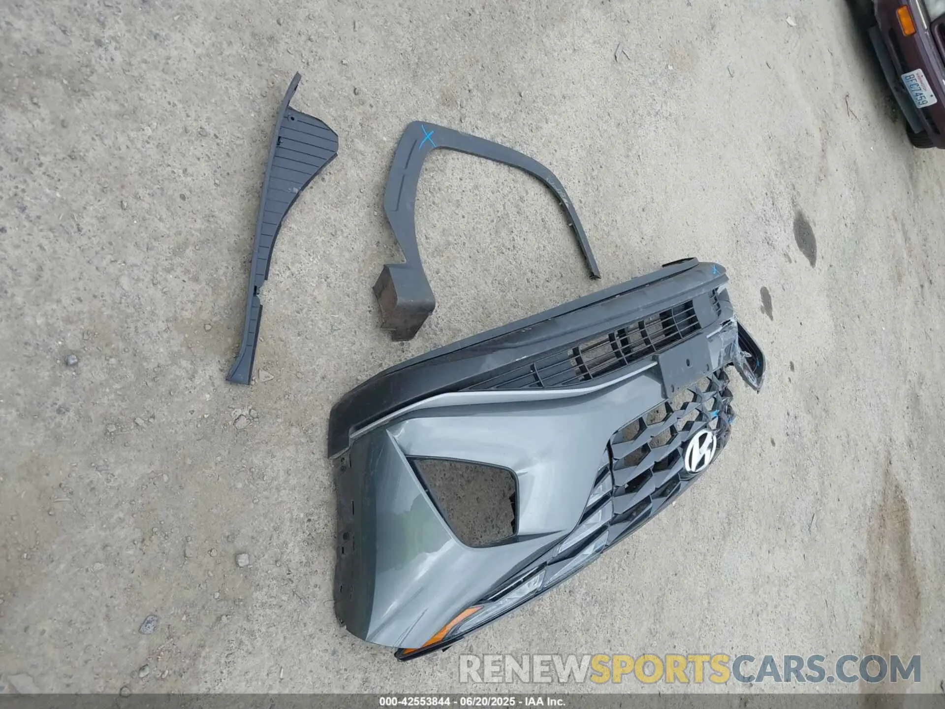 12 Photograph of a damaged car 5NMJFCAE3NH124480 HYUNDAI TUCSON 2022