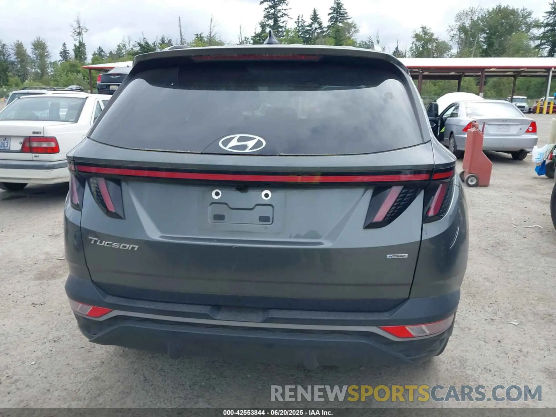 17 Photograph of a damaged car 5NMJFCAE3NH124480 HYUNDAI TUCSON 2022