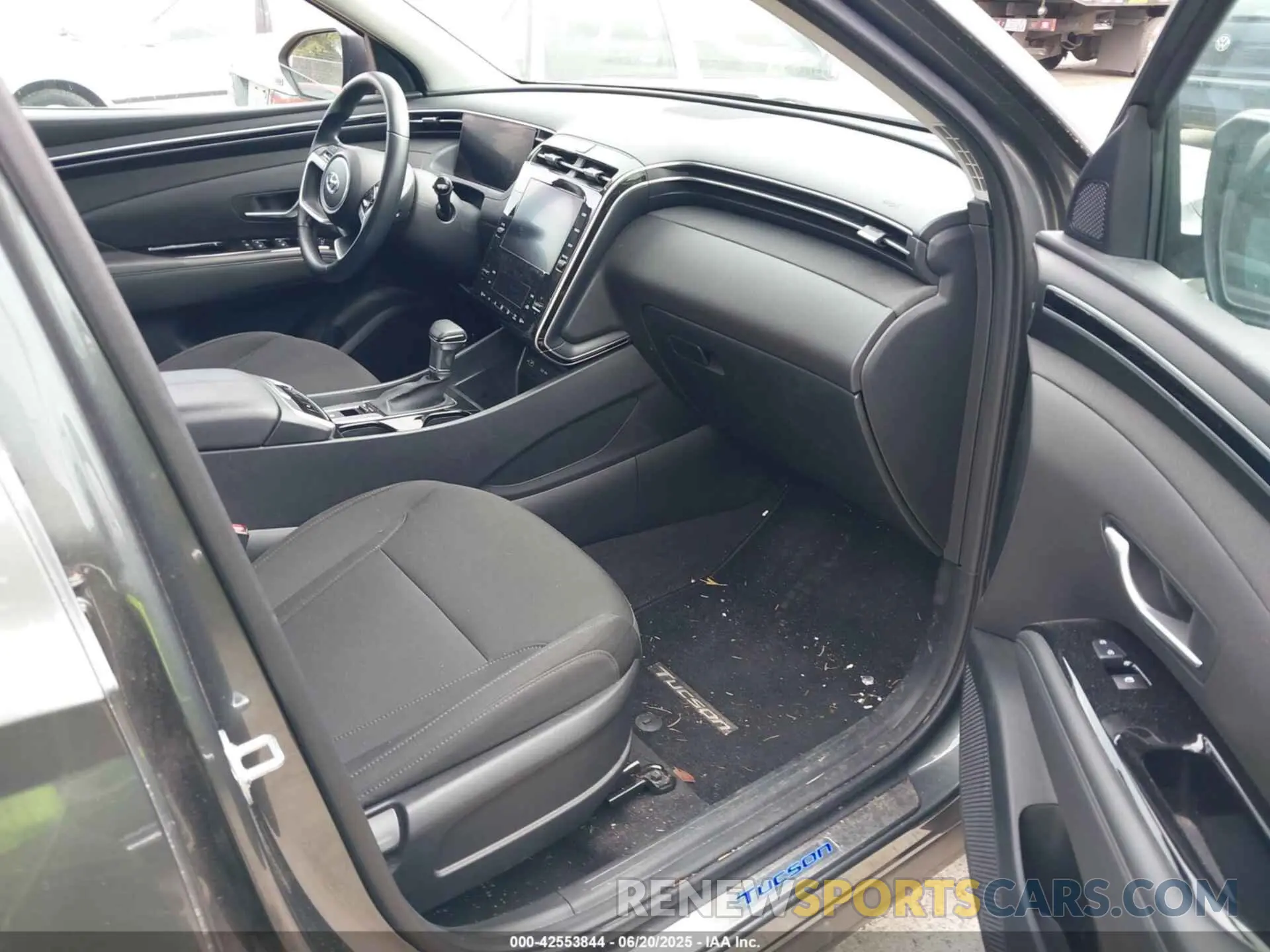 5 Photograph of a damaged car 5NMJFCAE3NH124480 HYUNDAI TUCSON 2022