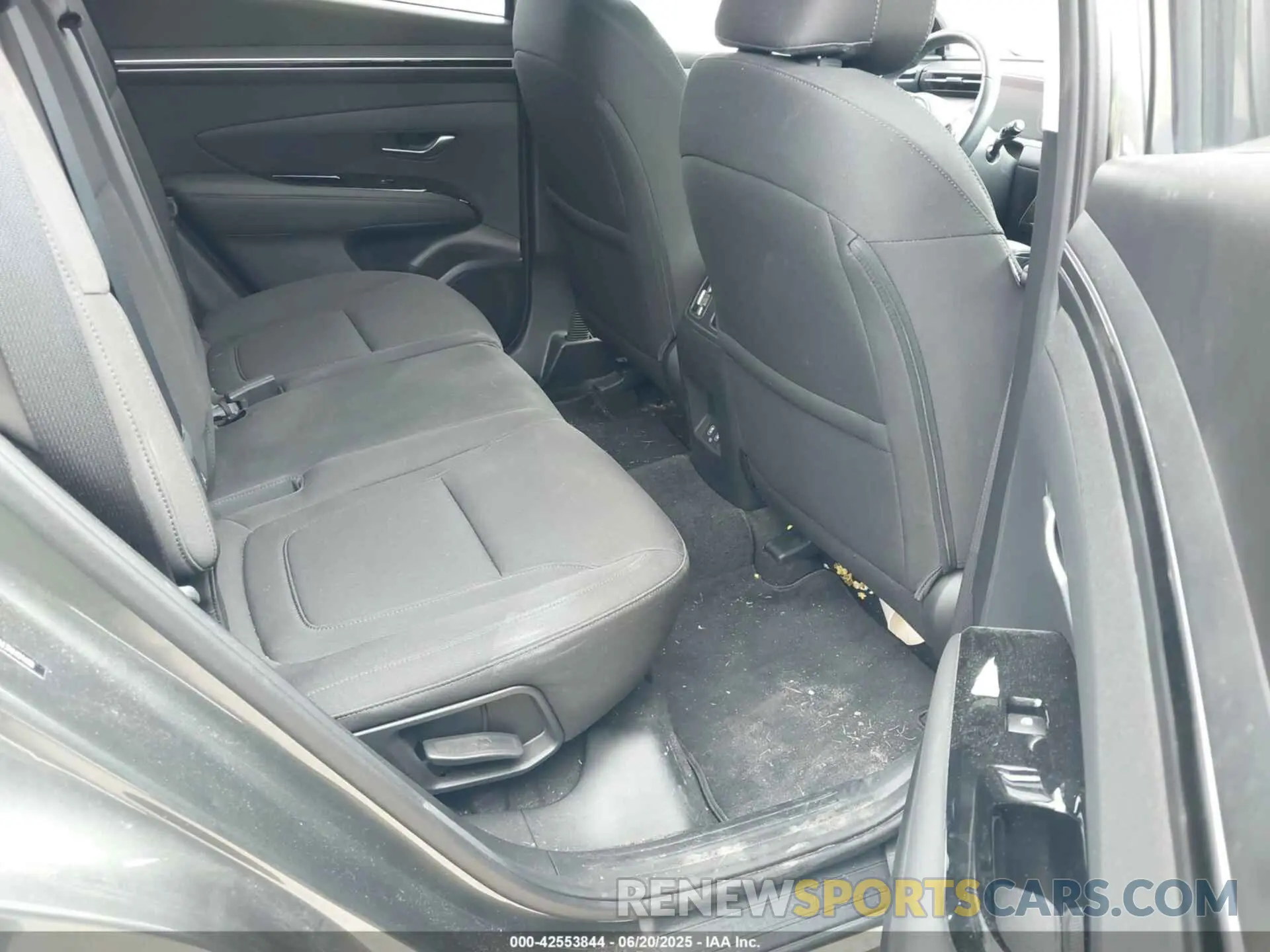 8 Photograph of a damaged car 5NMJFCAE3NH124480 HYUNDAI TUCSON 2022