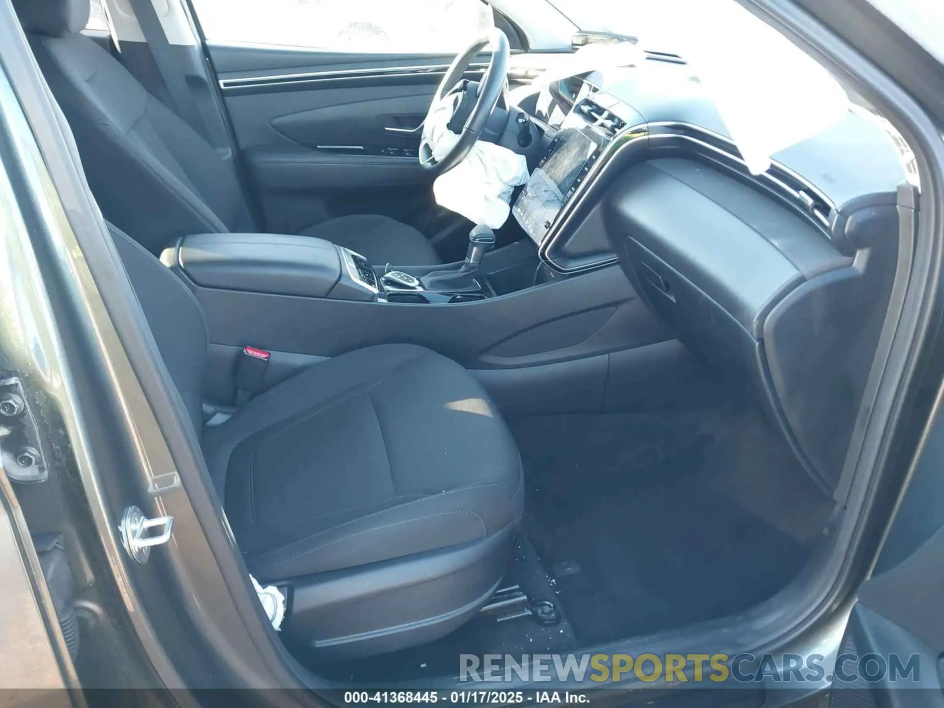 5 Photograph of a damaged car 5NMJFCAE3NH129338 HYUNDAI TUCSON 2022