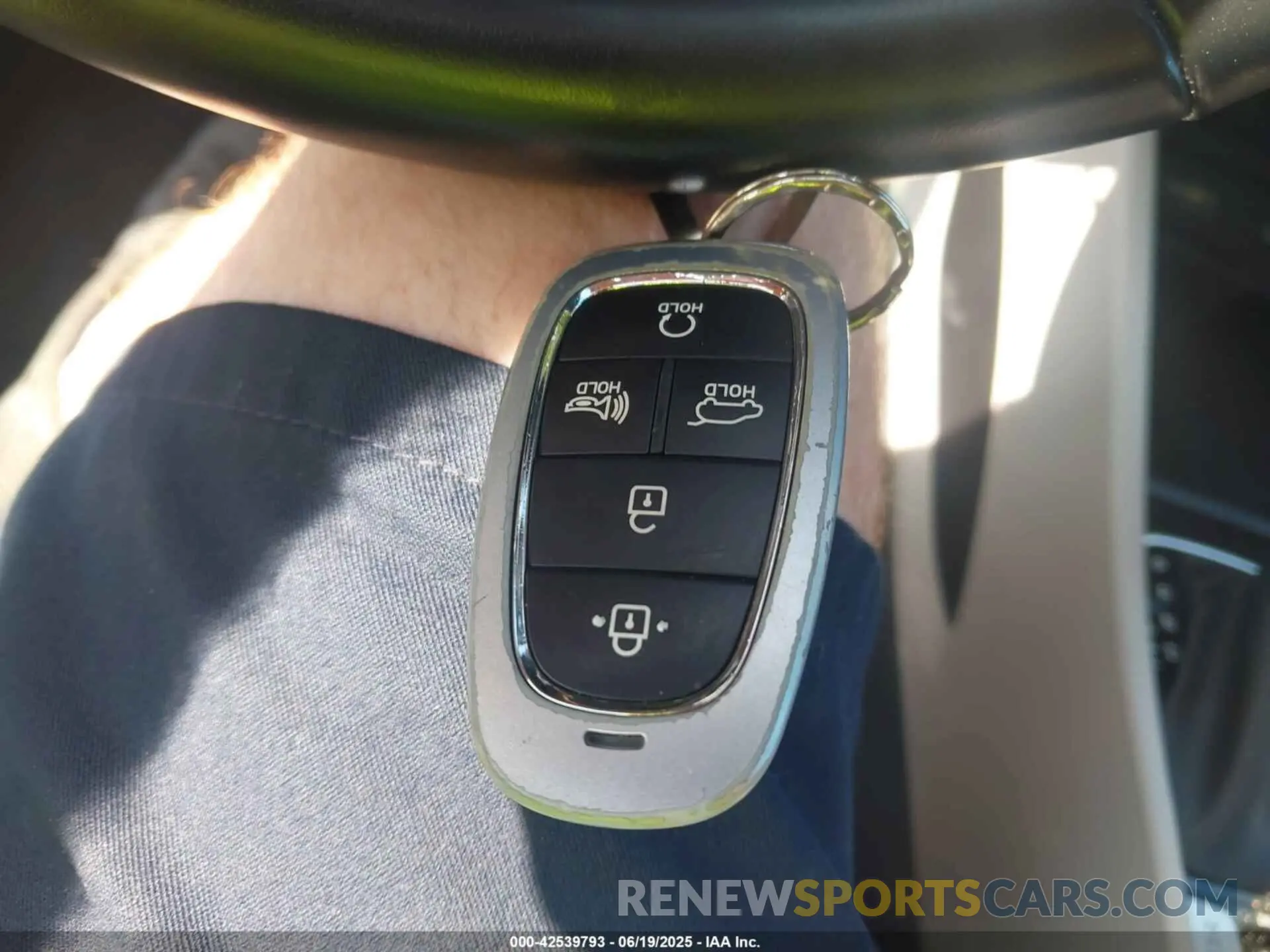 11 Photograph of a damaged car 5NMJFCAE4NH001819 HYUNDAI TUCSON 2022