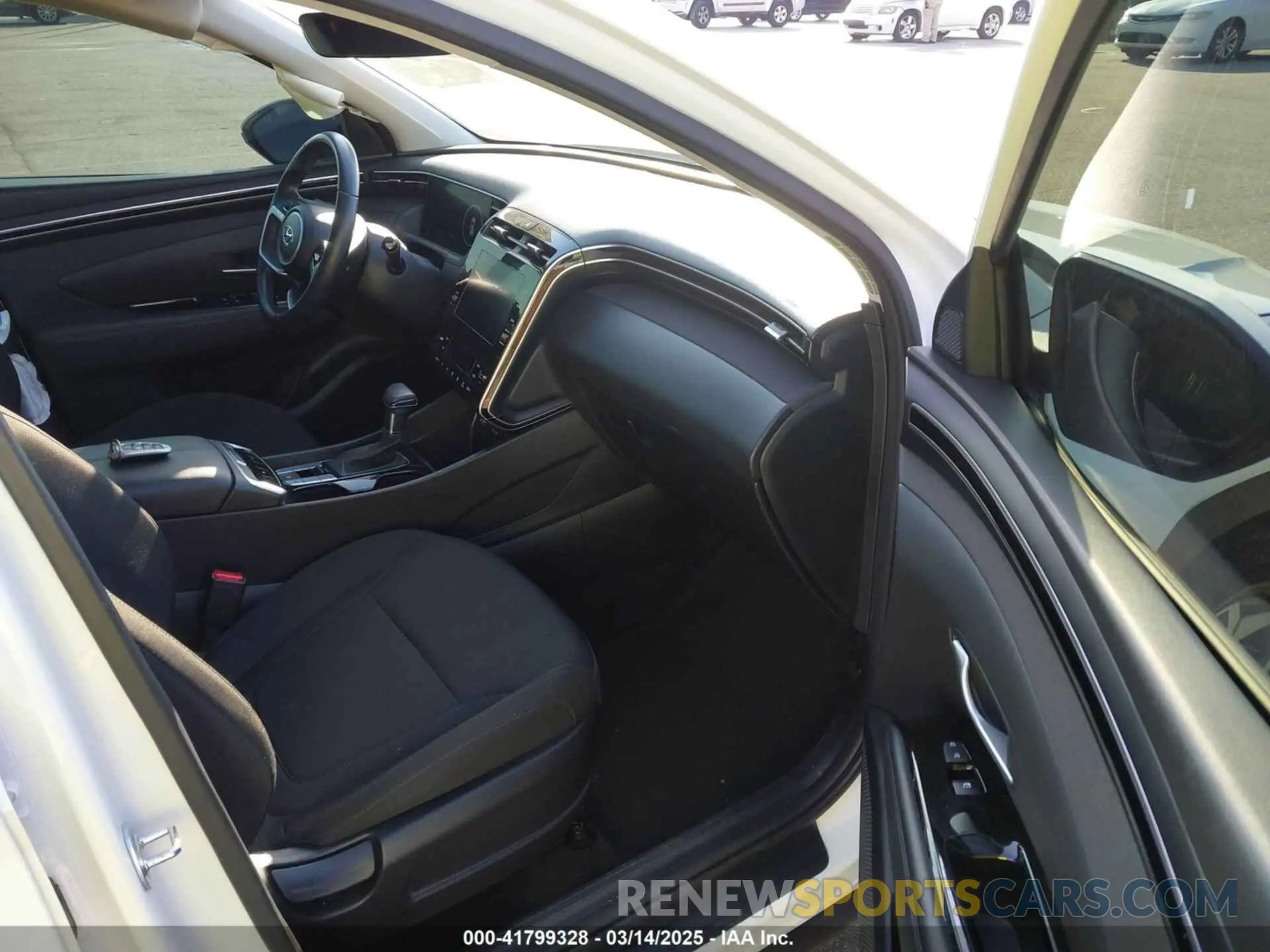 5 Photograph of a damaged car 5NMJFCAE4NH096155 HYUNDAI TUCSON 2022