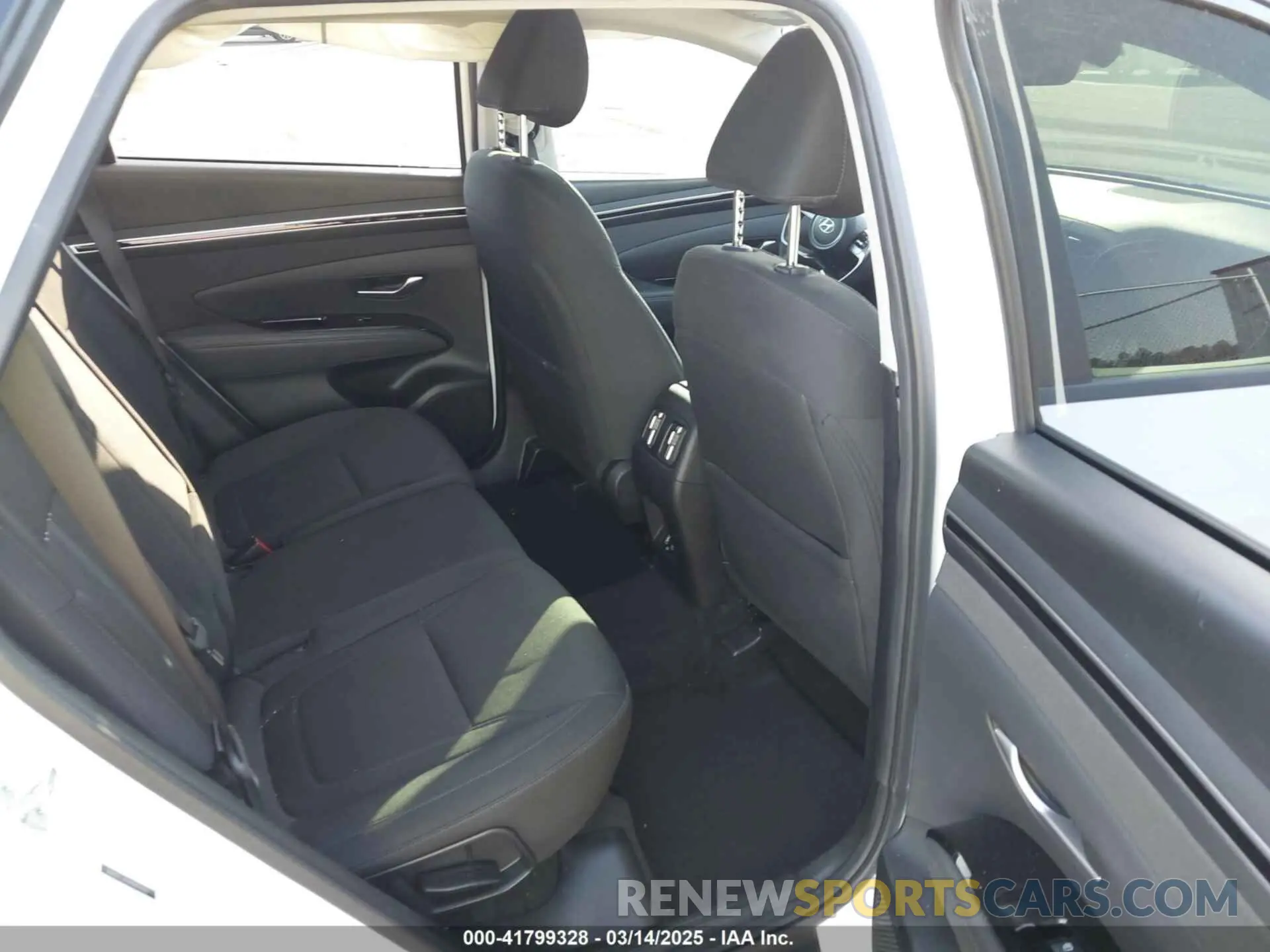 8 Photograph of a damaged car 5NMJFCAE4NH096155 HYUNDAI TUCSON 2022