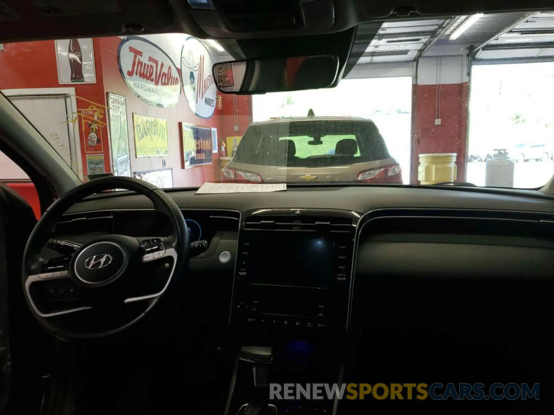 21 Photograph of a damaged car 5NMJFCAE4NH132278 HYUNDAI TUCSON 2022