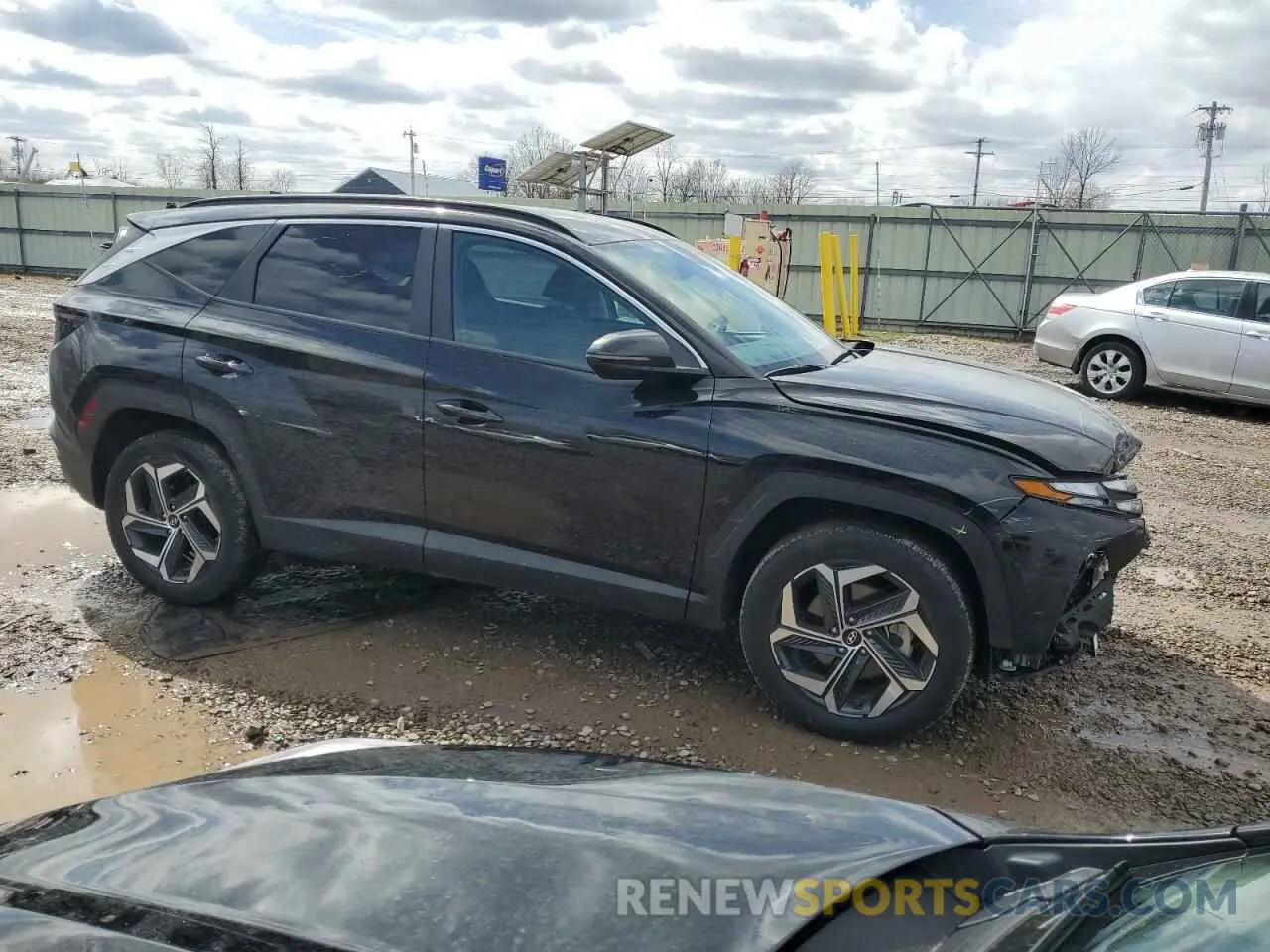 4 Photograph of a damaged car 5NMJFCAE4NH139523 HYUNDAI TUCSON 2022