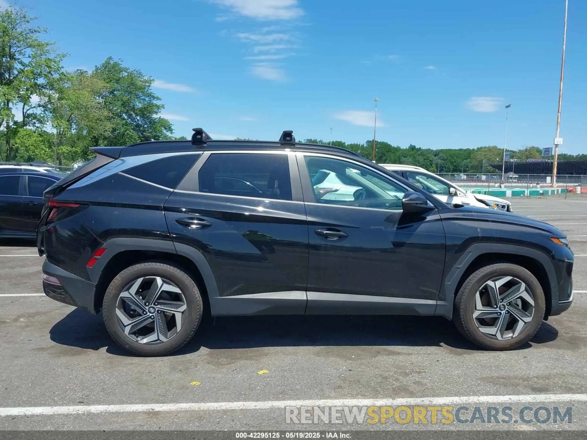 13 Photograph of a damaged car 5NMJFCAE5NH046879 HYUNDAI TUCSON 2022