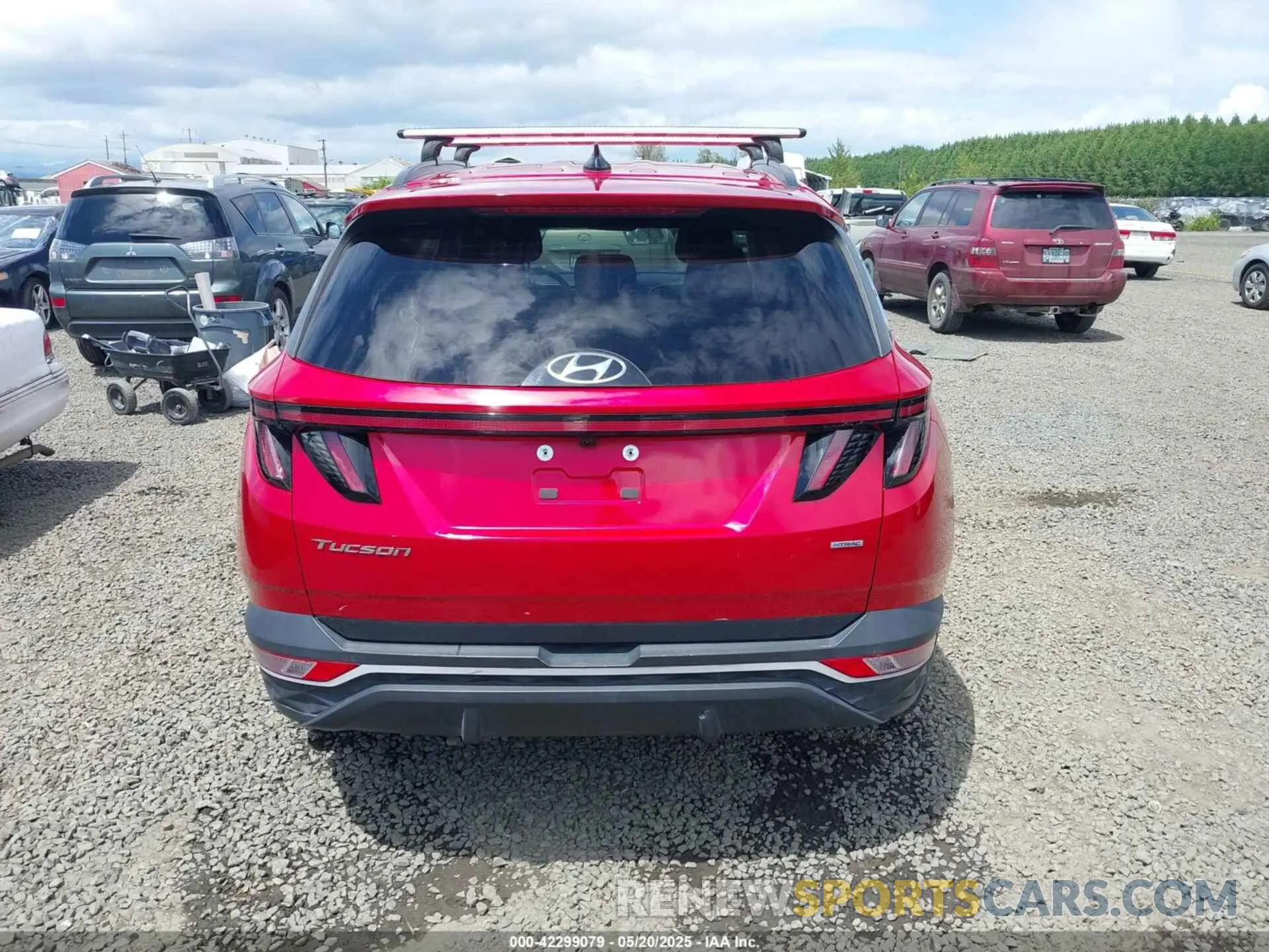 17 Photograph of a damaged car 5NMJFCAE5NH095662 HYUNDAI TUCSON 2022