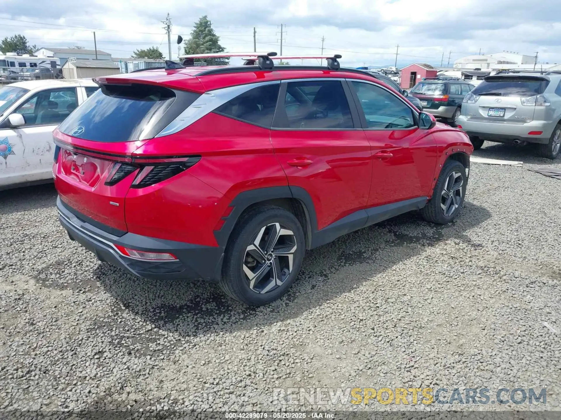 4 Photograph of a damaged car 5NMJFCAE5NH095662 HYUNDAI TUCSON 2022