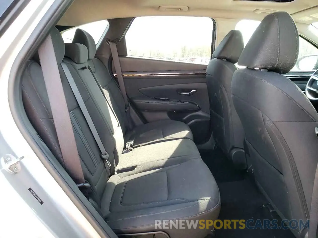 11 Photograph of a damaged car 5NMJFCAE5NH148604 HYUNDAI TUCSON 2022