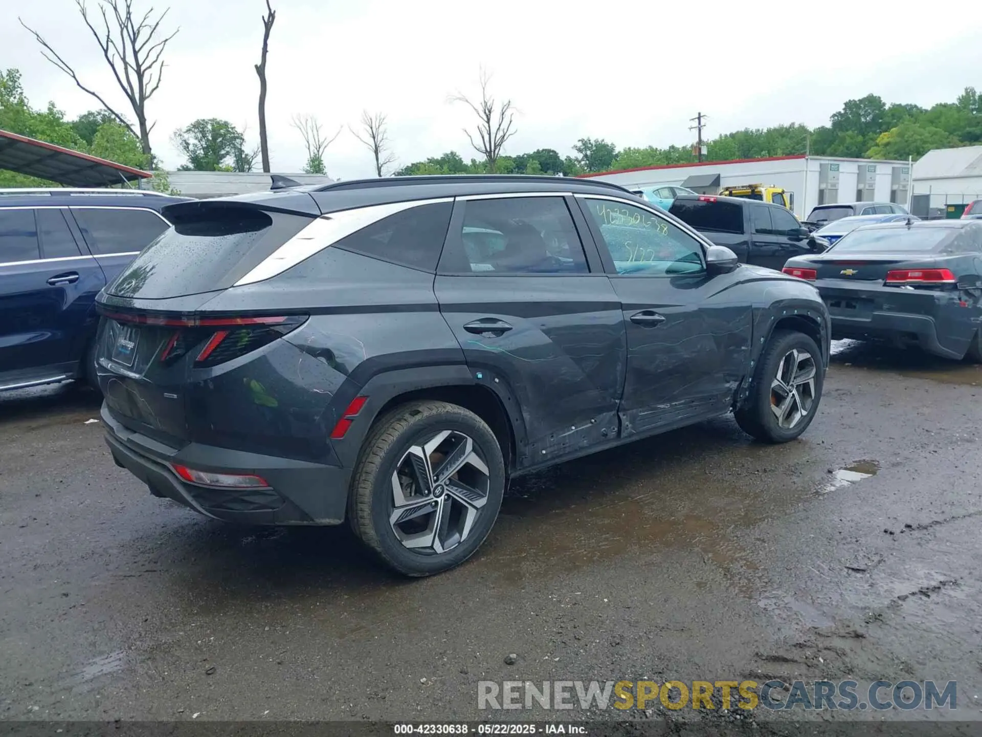 4 Photograph of a damaged car 5NMJFCAE5NH152135 HYUNDAI TUCSON 2022