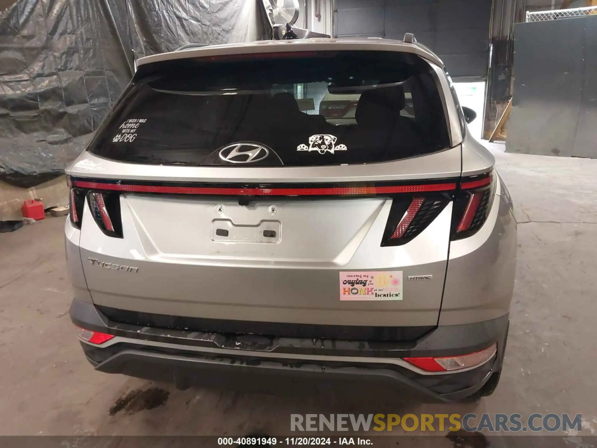 17 Photograph of a damaged car 5NMJFCAE7NH128788 HYUNDAI TUCSON 2022