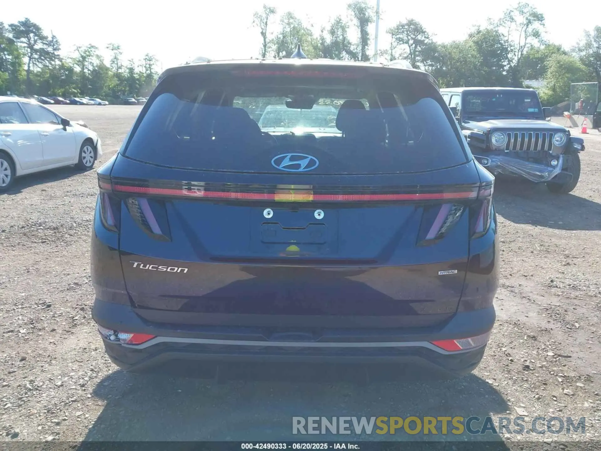 16 Photograph of a damaged car 5NMJFCAE8NH132039 HYUNDAI TUCSON 2022