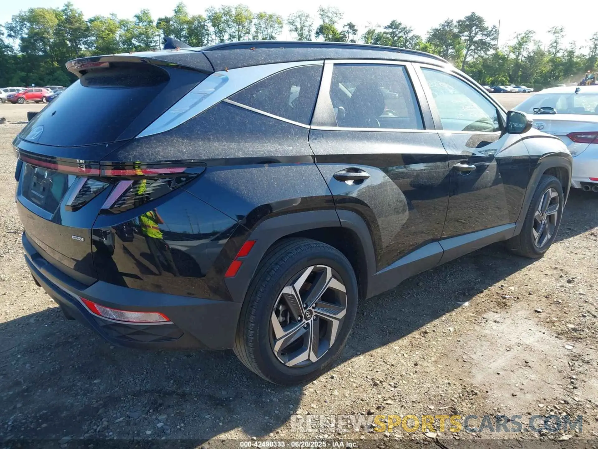 4 Photograph of a damaged car 5NMJFCAE8NH132039 HYUNDAI TUCSON 2022