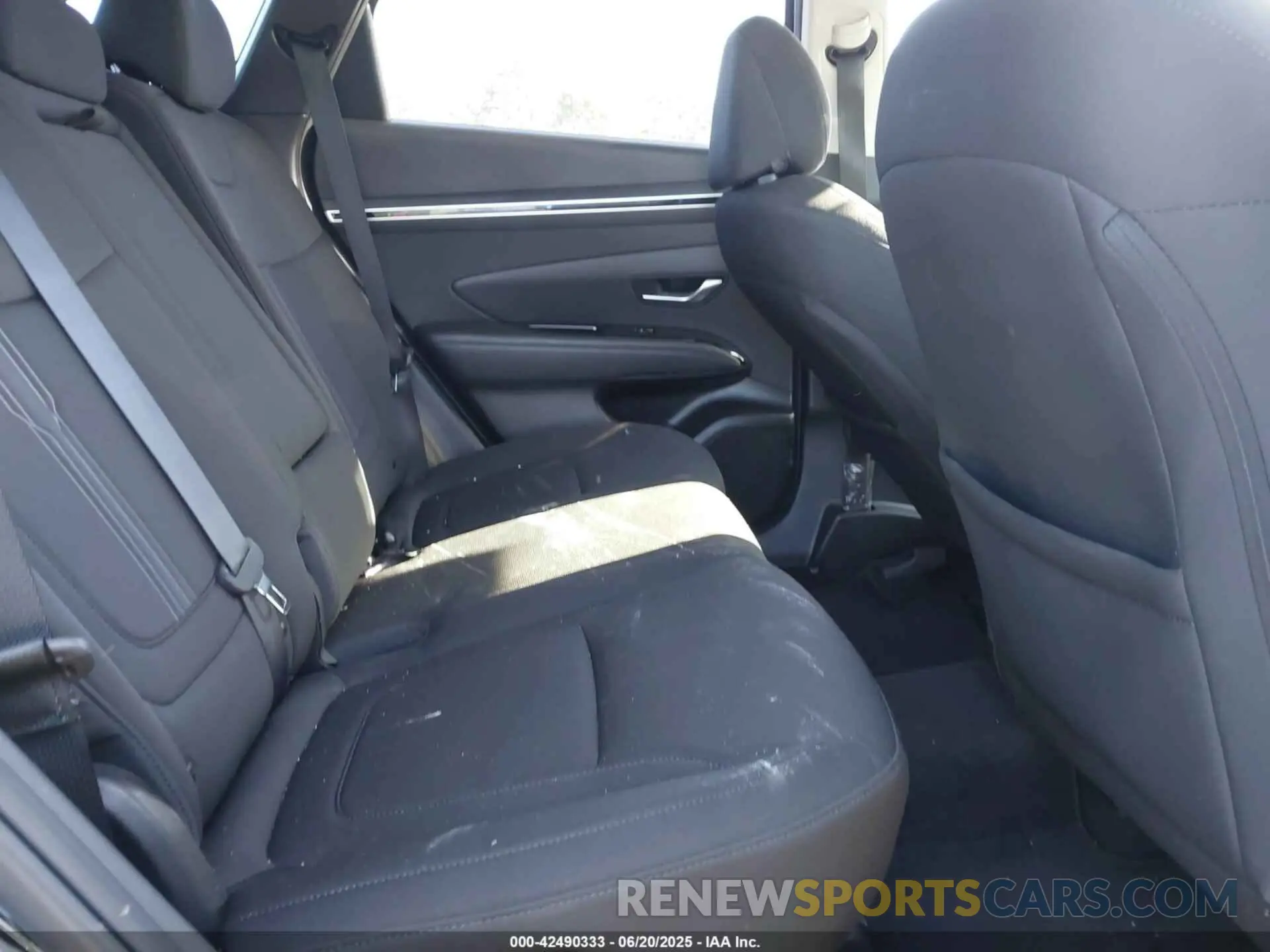 8 Photograph of a damaged car 5NMJFCAE8NH132039 HYUNDAI TUCSON 2022