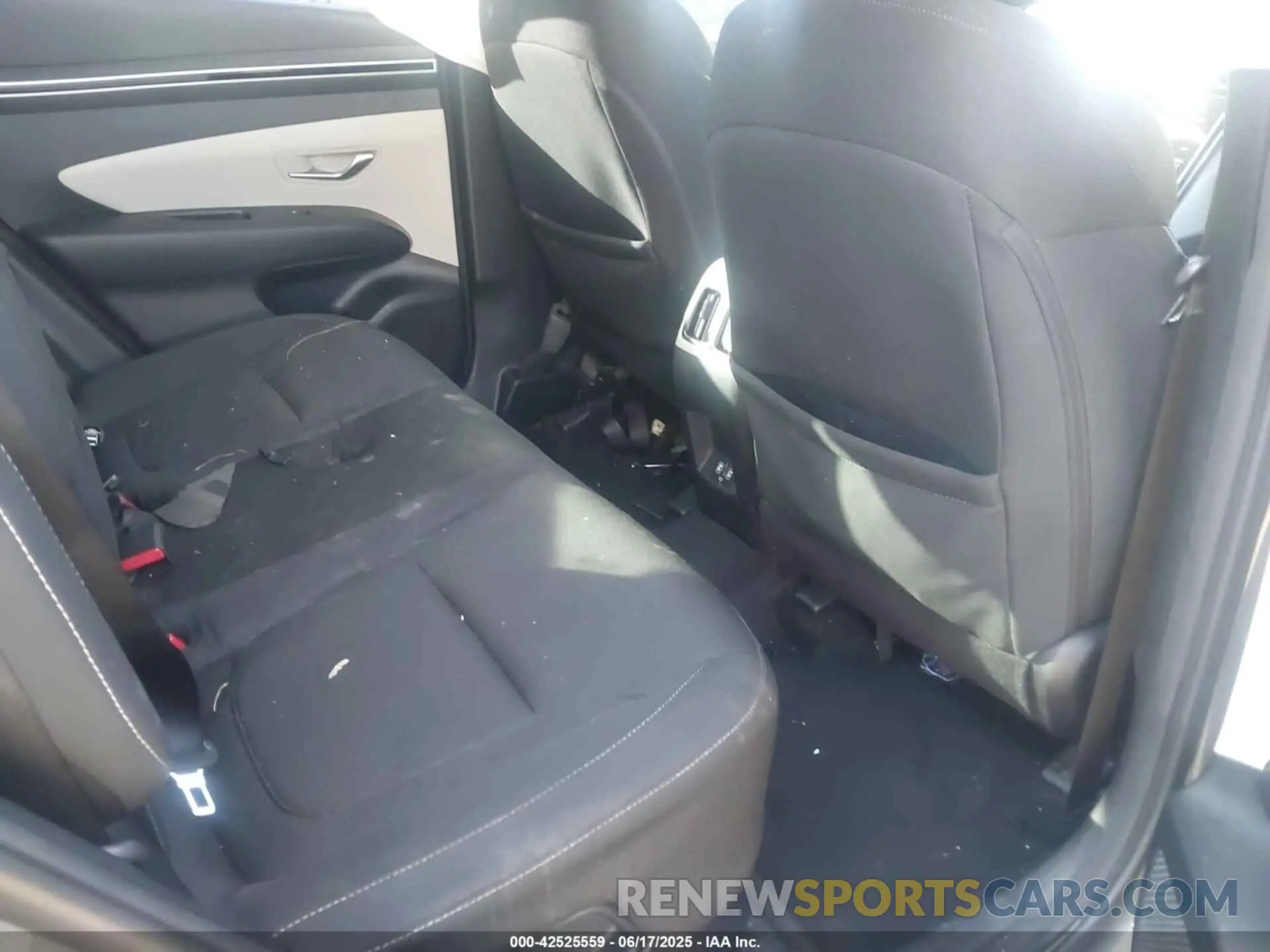 8 Photograph of a damaged car KM8JBCA15NU038973 HYUNDAI TUCSON 2022