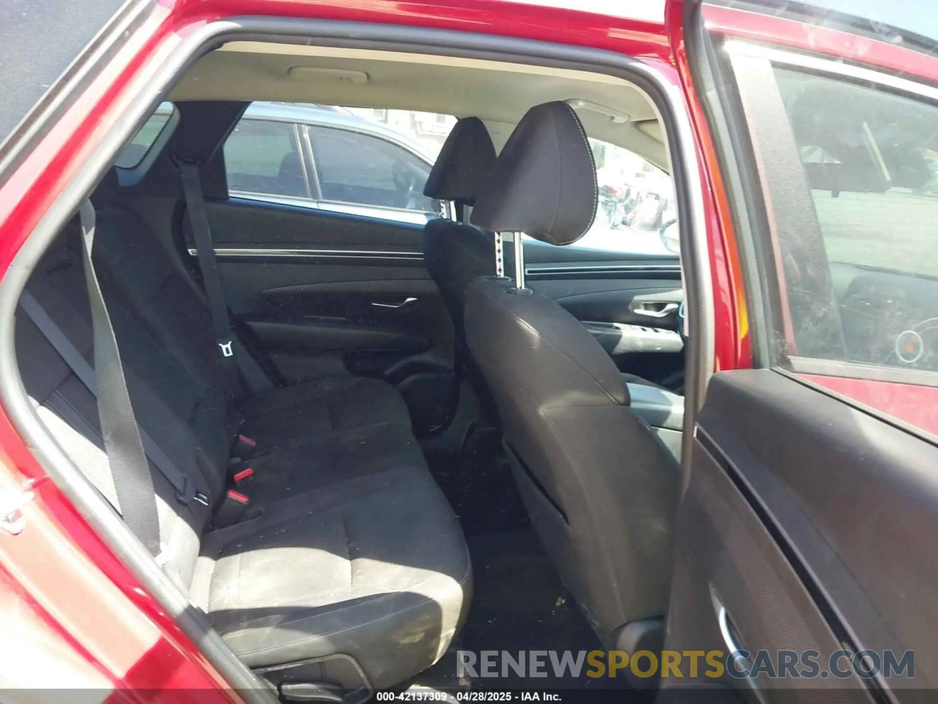 8 Photograph of a damaged car KM8JBCAE9NU041894 HYUNDAI TUCSON 2022