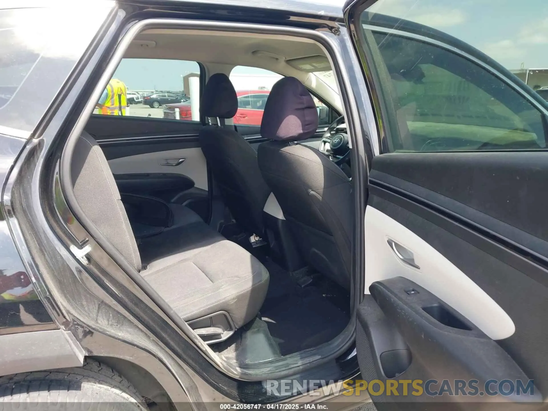 8 Photograph of a damaged car 5NMJA3AE9PH173474 HYUNDAI TUCSON 2023