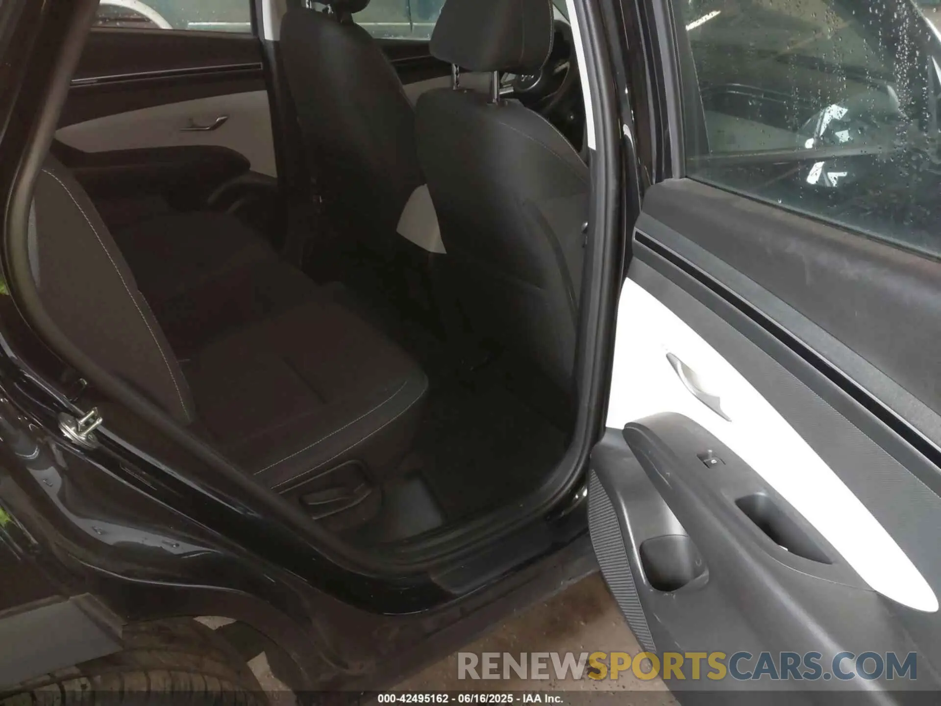 8 Photograph of a damaged car 5NMJACAE7PH165230 HYUNDAI TUCSON 2023