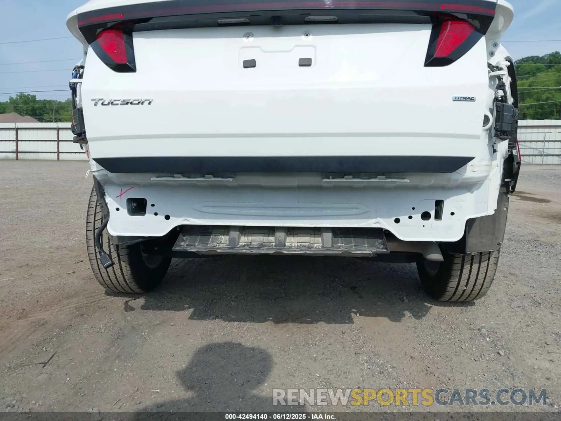 17 Photograph of a damaged car 5NMJACAE7PH249970 HYUNDAI TUCSON 2023