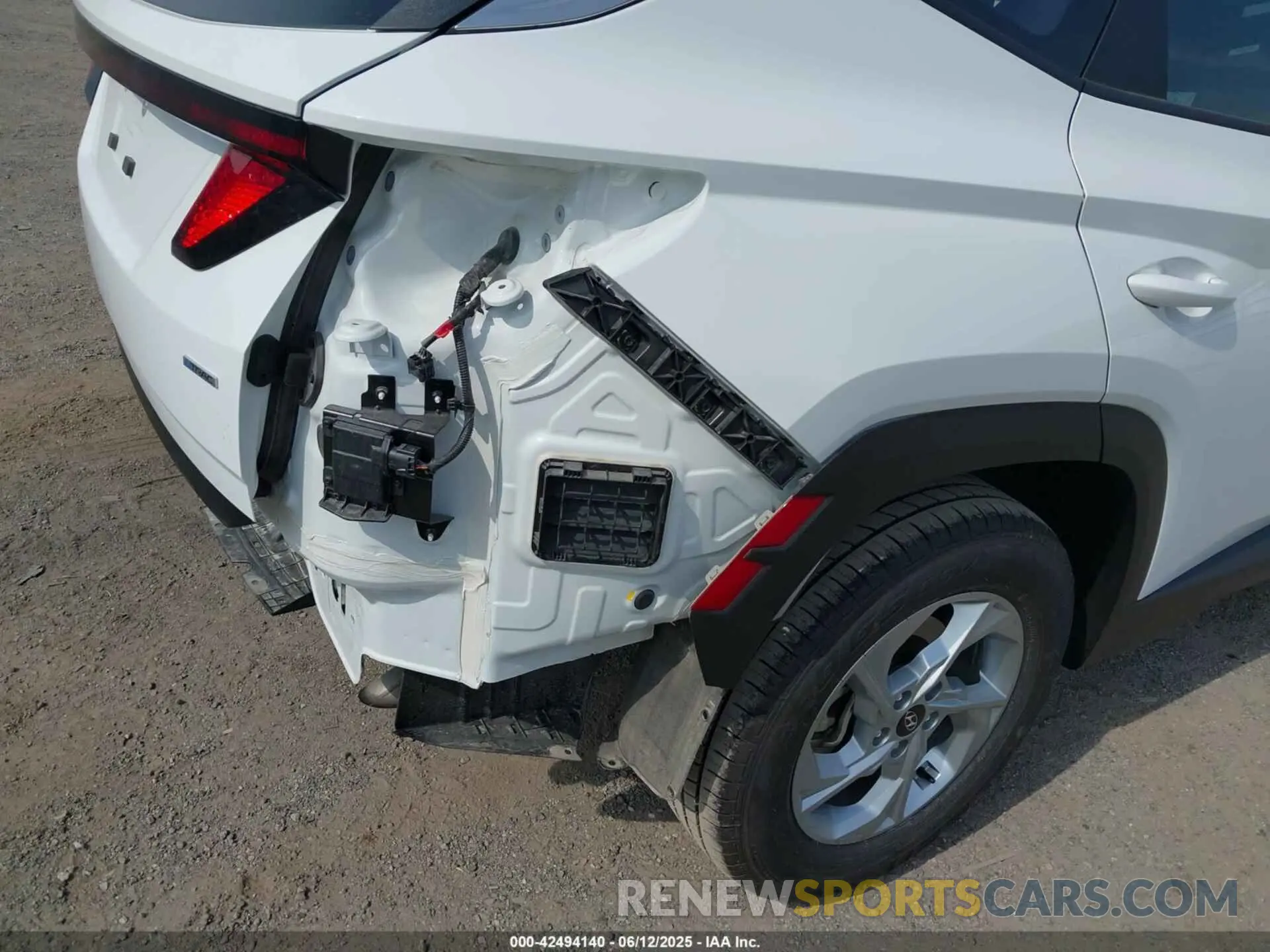 18 Photograph of a damaged car 5NMJACAE7PH249970 HYUNDAI TUCSON 2023
