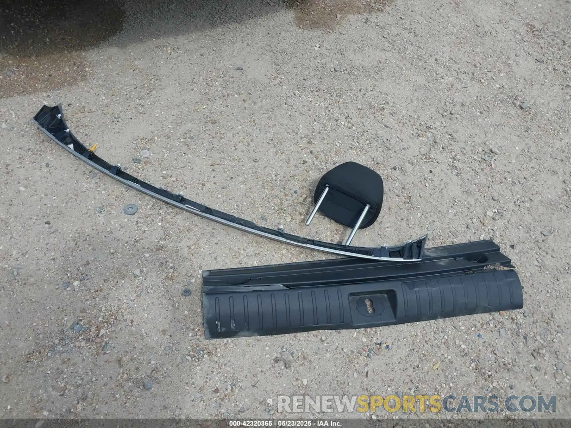 12 Photograph of a damaged car 5NMJB3AE0PH186093 HYUNDAI TUCSON 2023