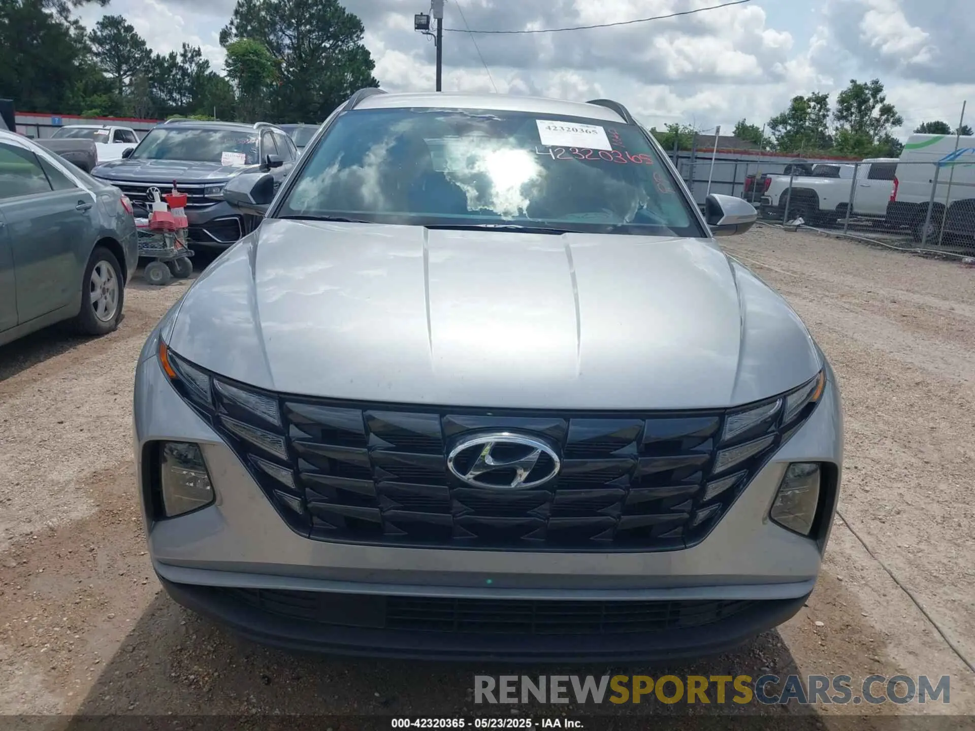 13 Photograph of a damaged car 5NMJB3AE0PH186093 HYUNDAI TUCSON 2023