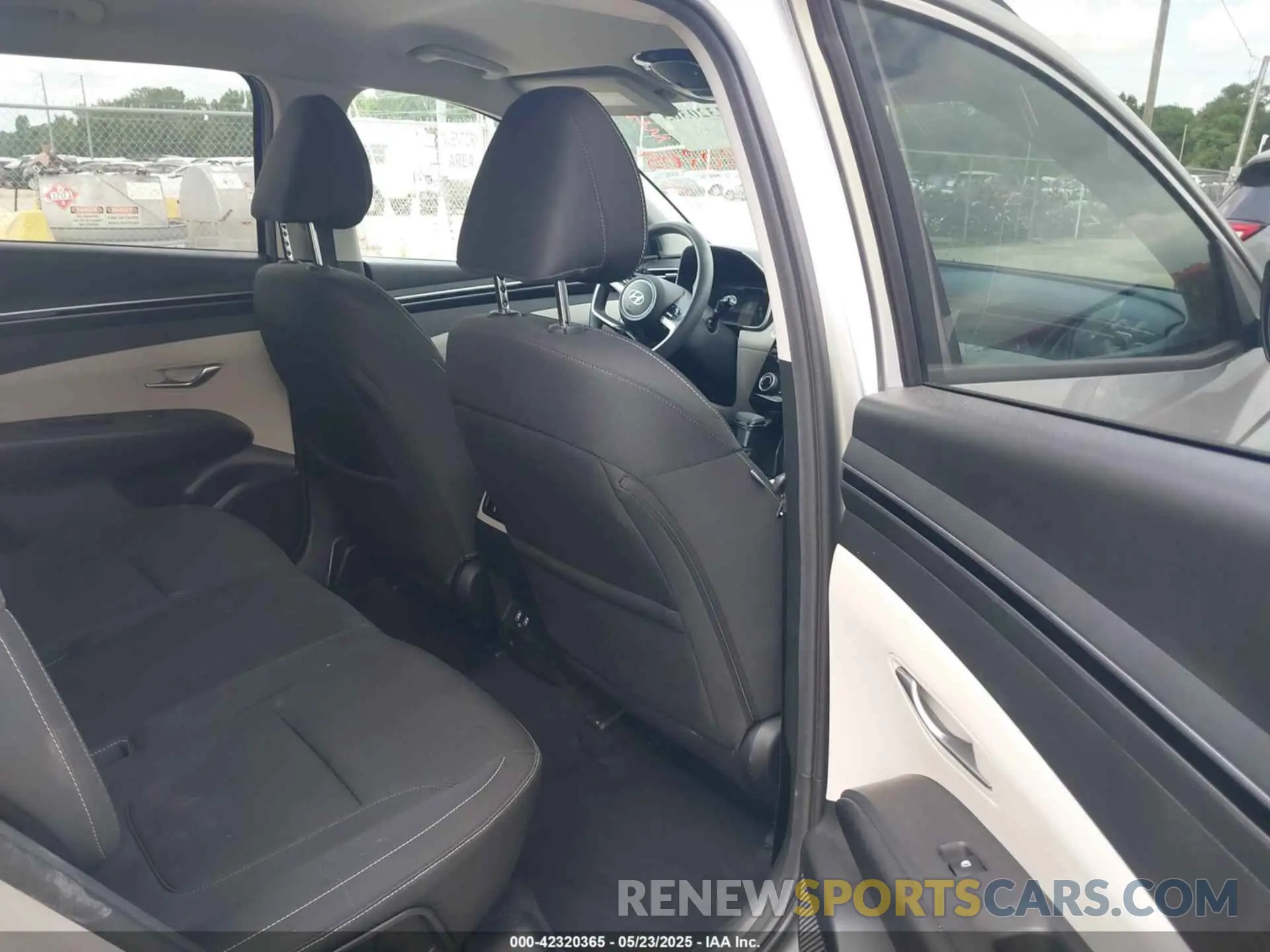 8 Photograph of a damaged car 5NMJB3AE0PH186093 HYUNDAI TUCSON 2023