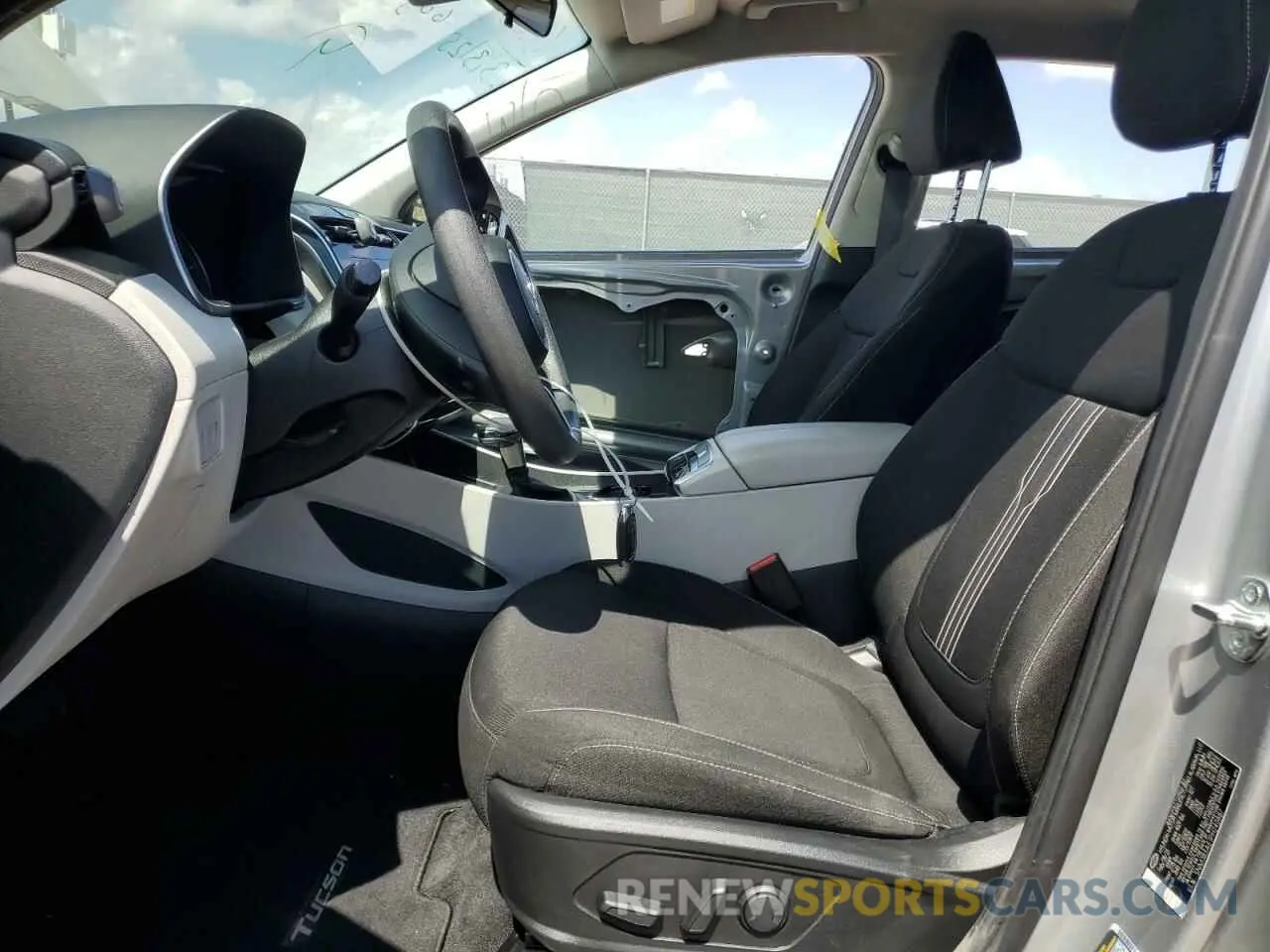 7 Photograph of a damaged car 5NMJB3AE1PH240887 HYUNDAI TUCSON 2023