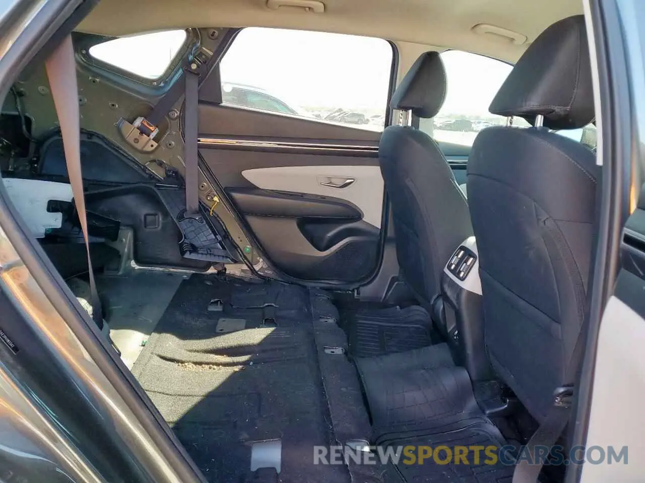 10 Photograph of a damaged car 5NMJB3AE2PH183342 HYUNDAI TUCSON 2023