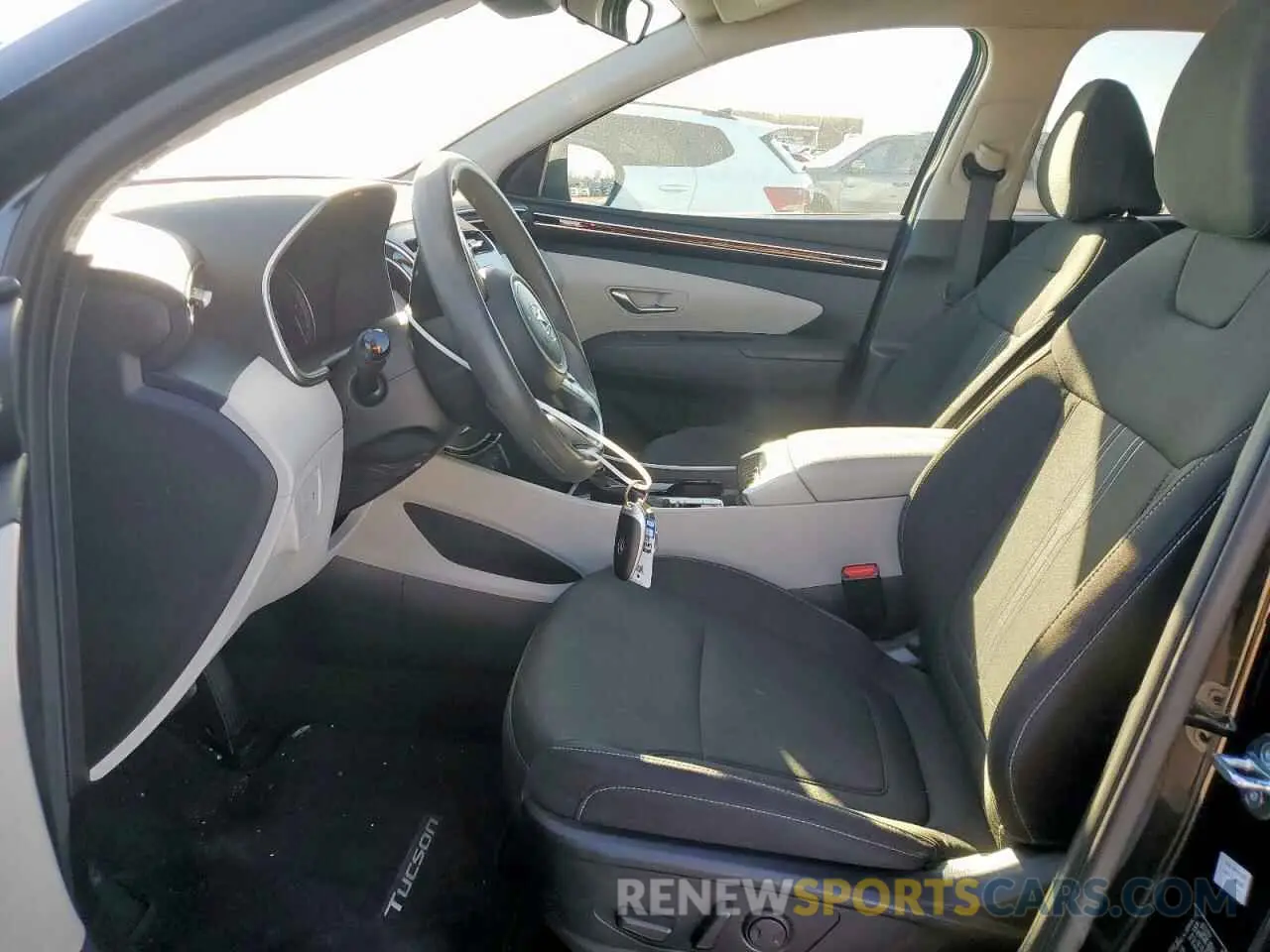 7 Photograph of a damaged car 5NMJB3AE2PH239537 HYUNDAI TUCSON 2023