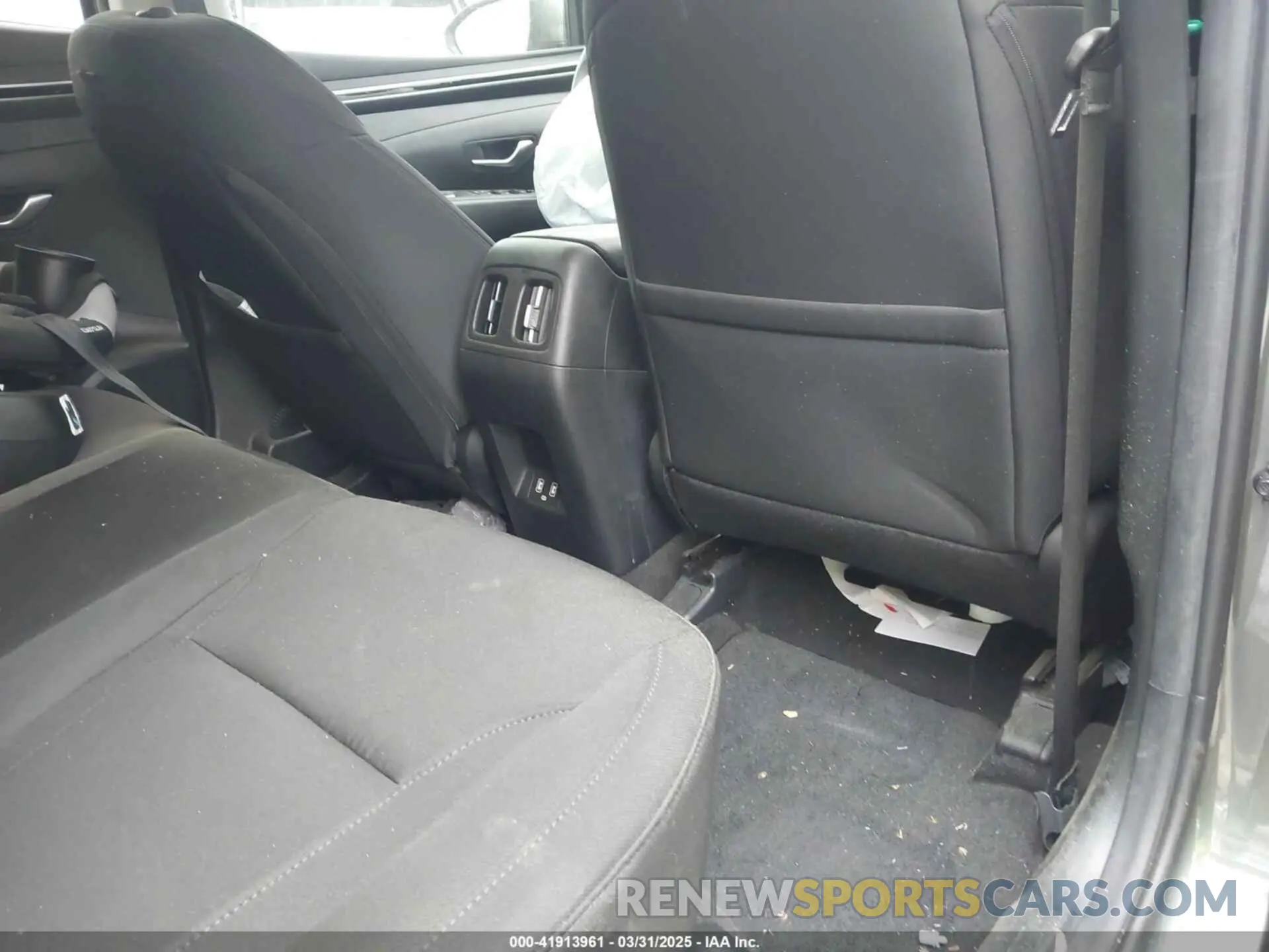 8 Photograph of a damaged car 5NMJB3AE3PH244441 HYUNDAI TUCSON 2023