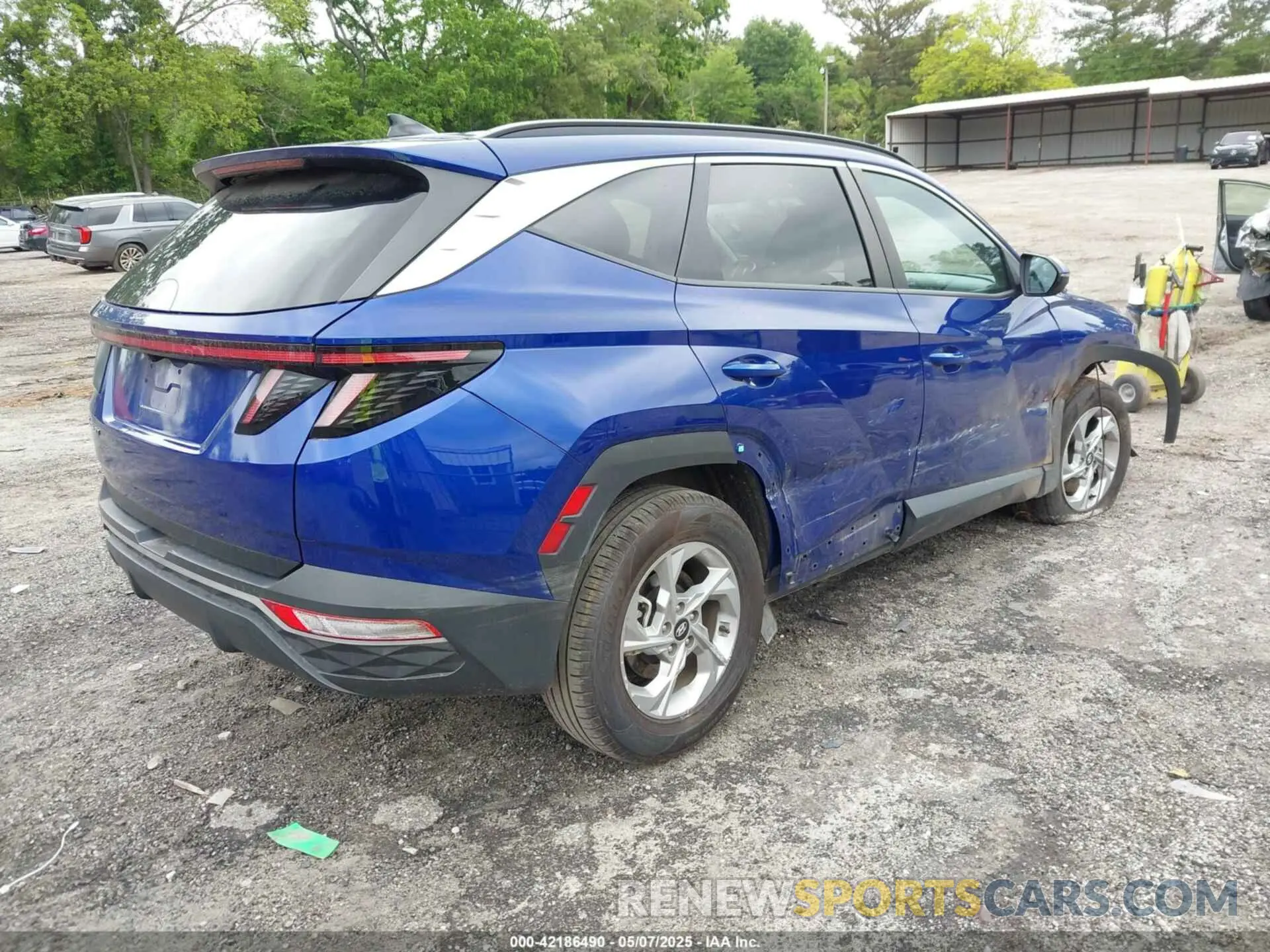 4 Photograph of a damaged car 5NMJB3AE4PH199283 HYUNDAI TUCSON 2023