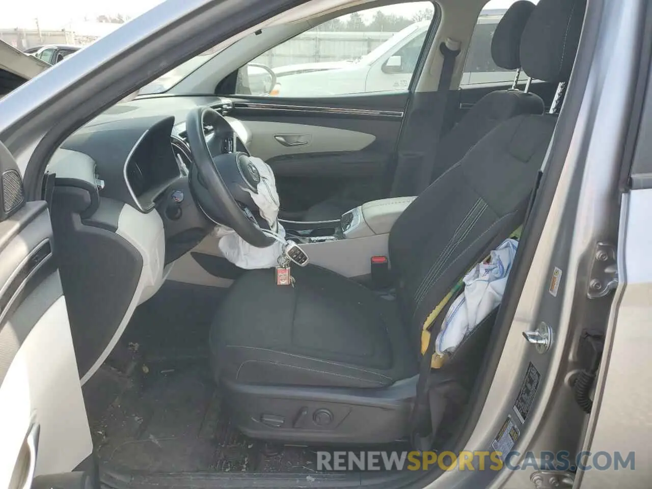 7 Photograph of a damaged car 5NMJB3AE5PH218424 HYUNDAI TUCSON 2023