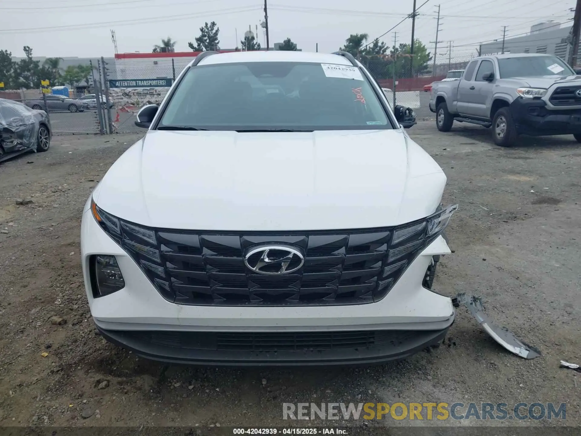 12 Photograph of a damaged car 5NMJB3AE6PH198295 HYUNDAI TUCSON 2023
