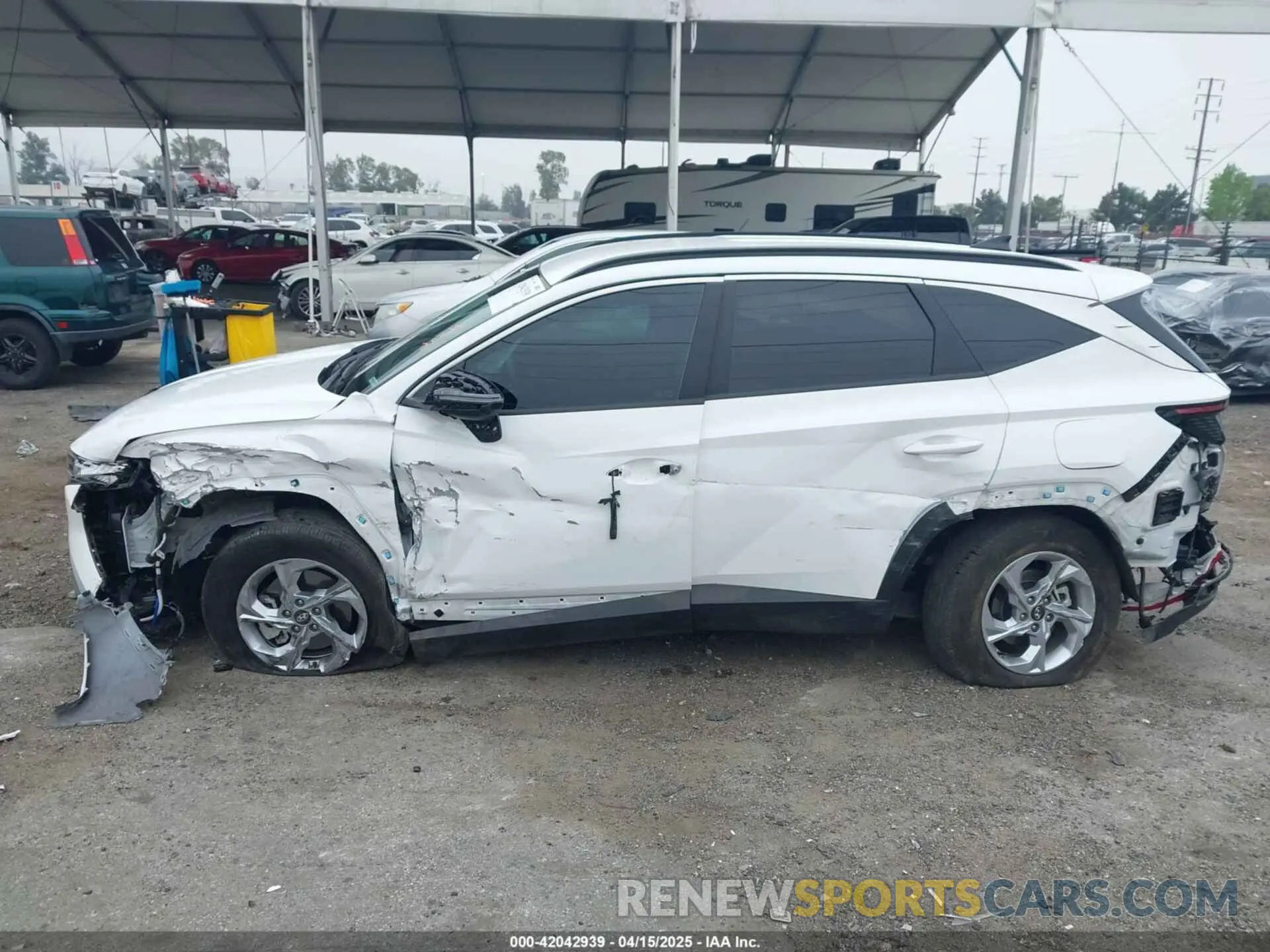 14 Photograph of a damaged car 5NMJB3AE6PH198295 HYUNDAI TUCSON 2023