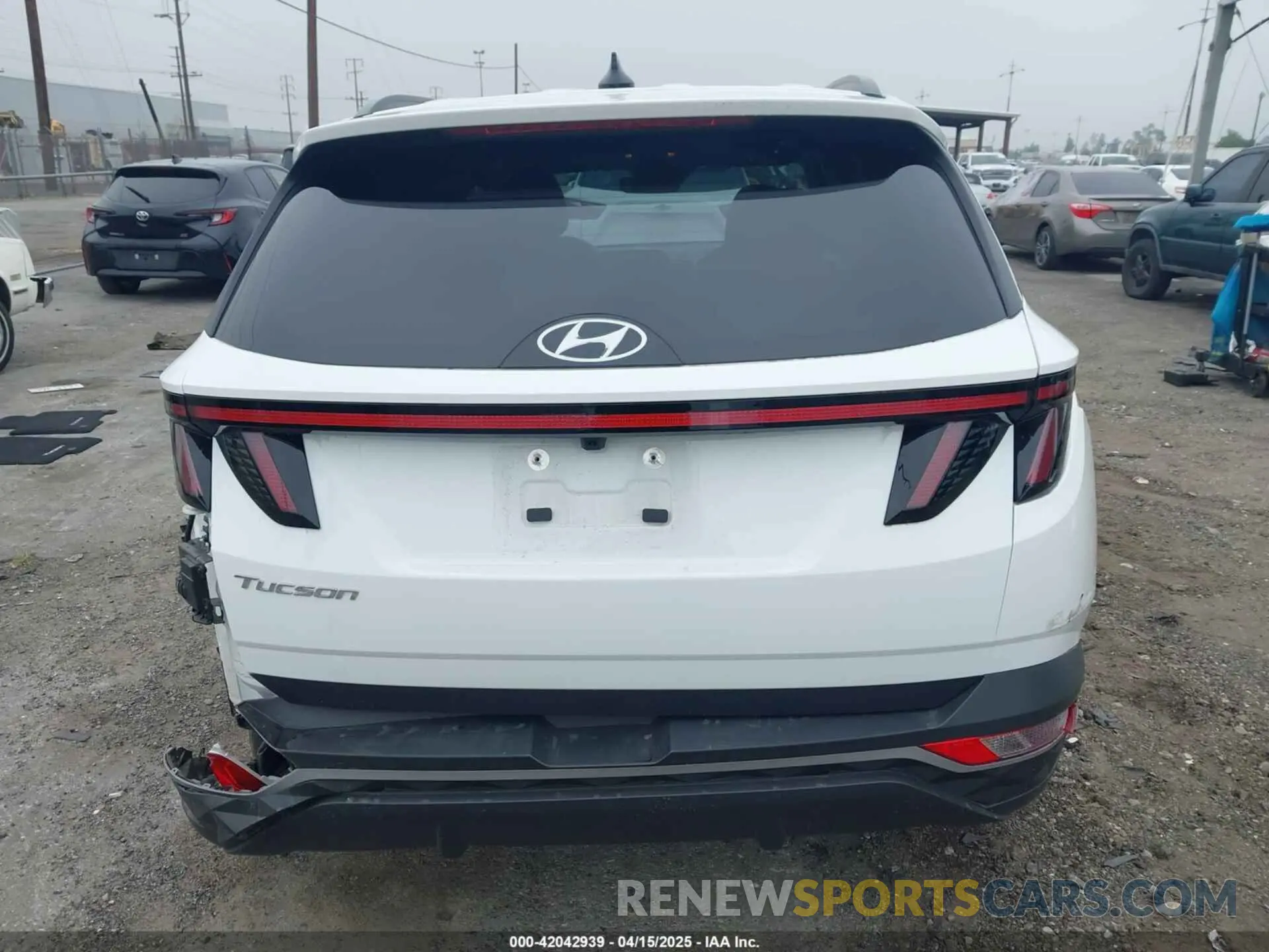 16 Photograph of a damaged car 5NMJB3AE6PH198295 HYUNDAI TUCSON 2023