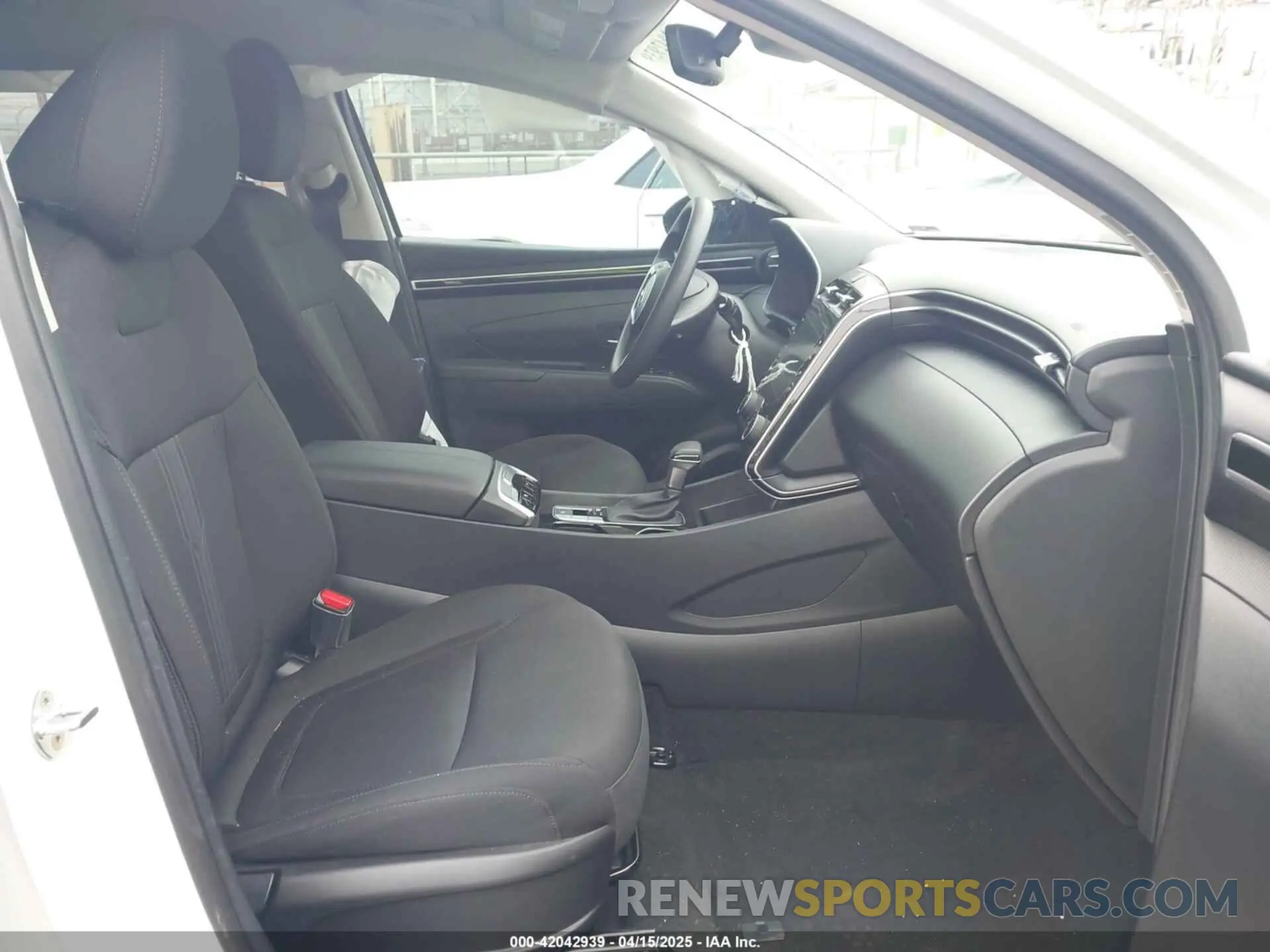5 Photograph of a damaged car 5NMJB3AE6PH198295 HYUNDAI TUCSON 2023