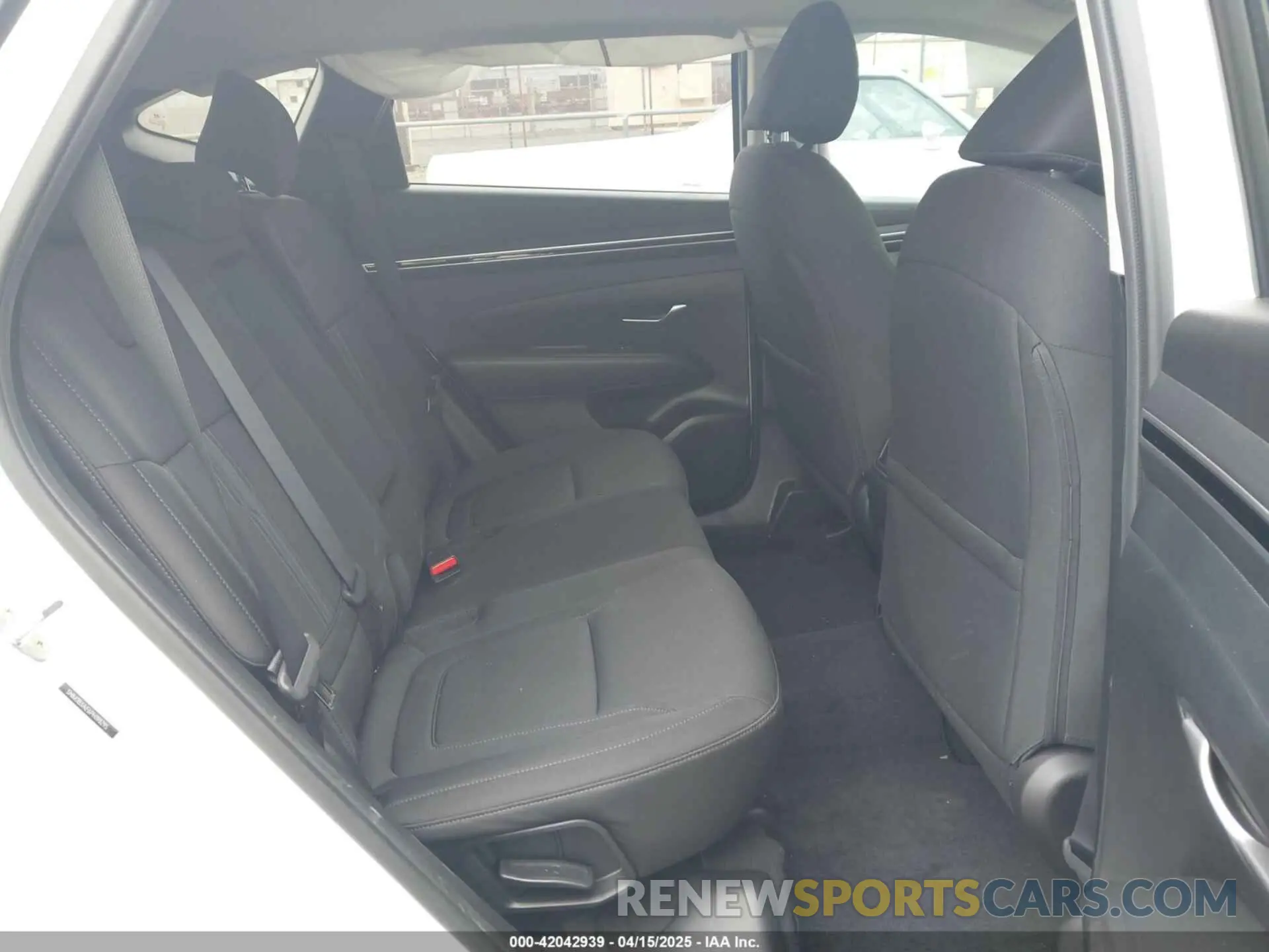 8 Photograph of a damaged car 5NMJB3AE6PH198295 HYUNDAI TUCSON 2023