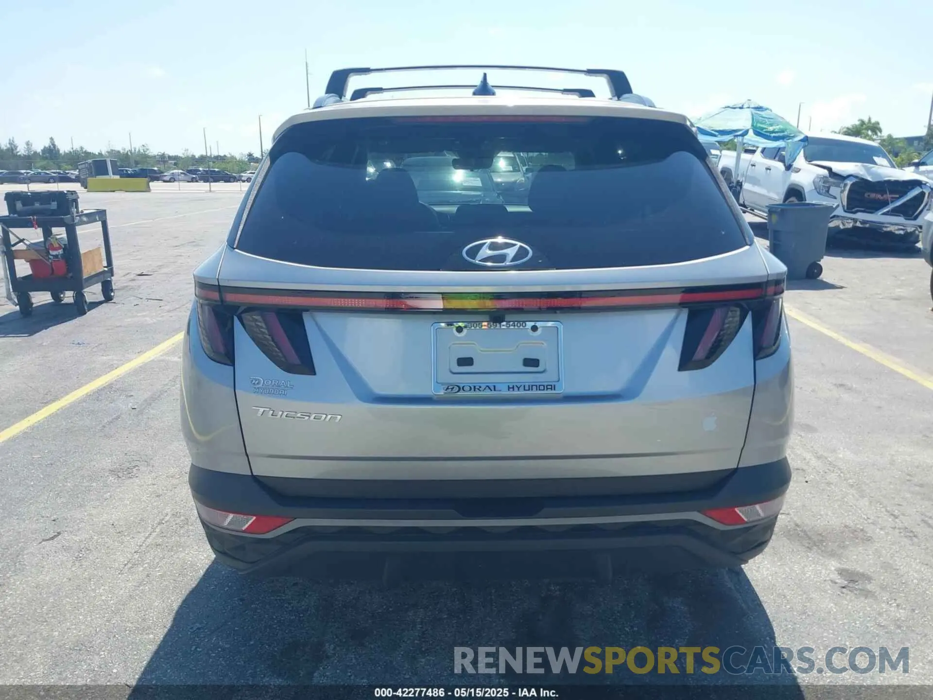 16 Photograph of a damaged car 5NMJB3AE6PH218612 HYUNDAI TUCSON 2023