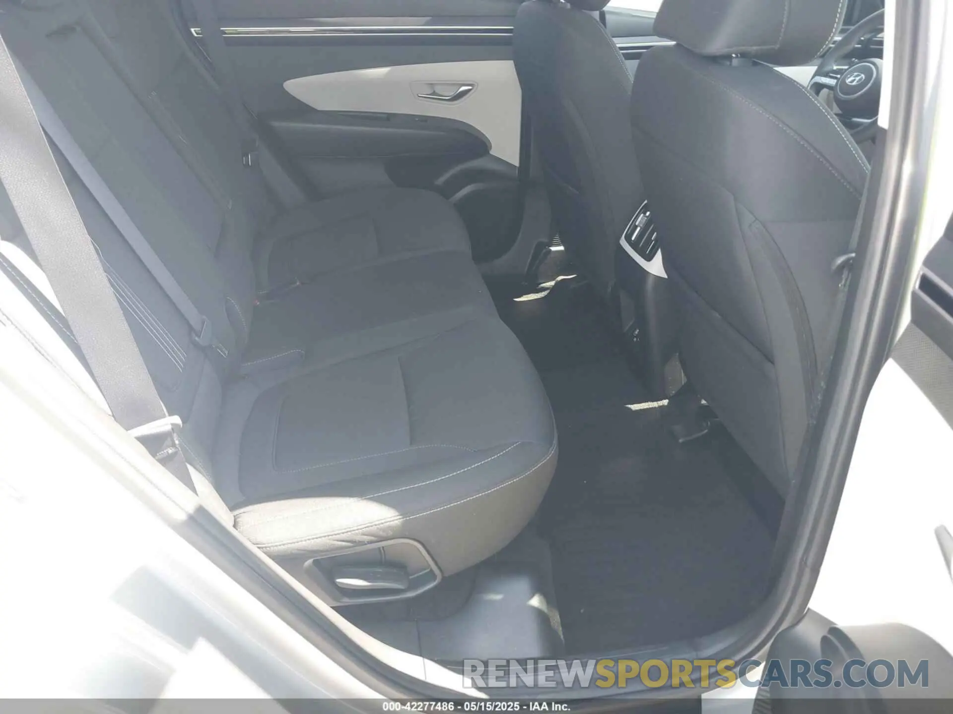 8 Photograph of a damaged car 5NMJB3AE6PH218612 HYUNDAI TUCSON 2023