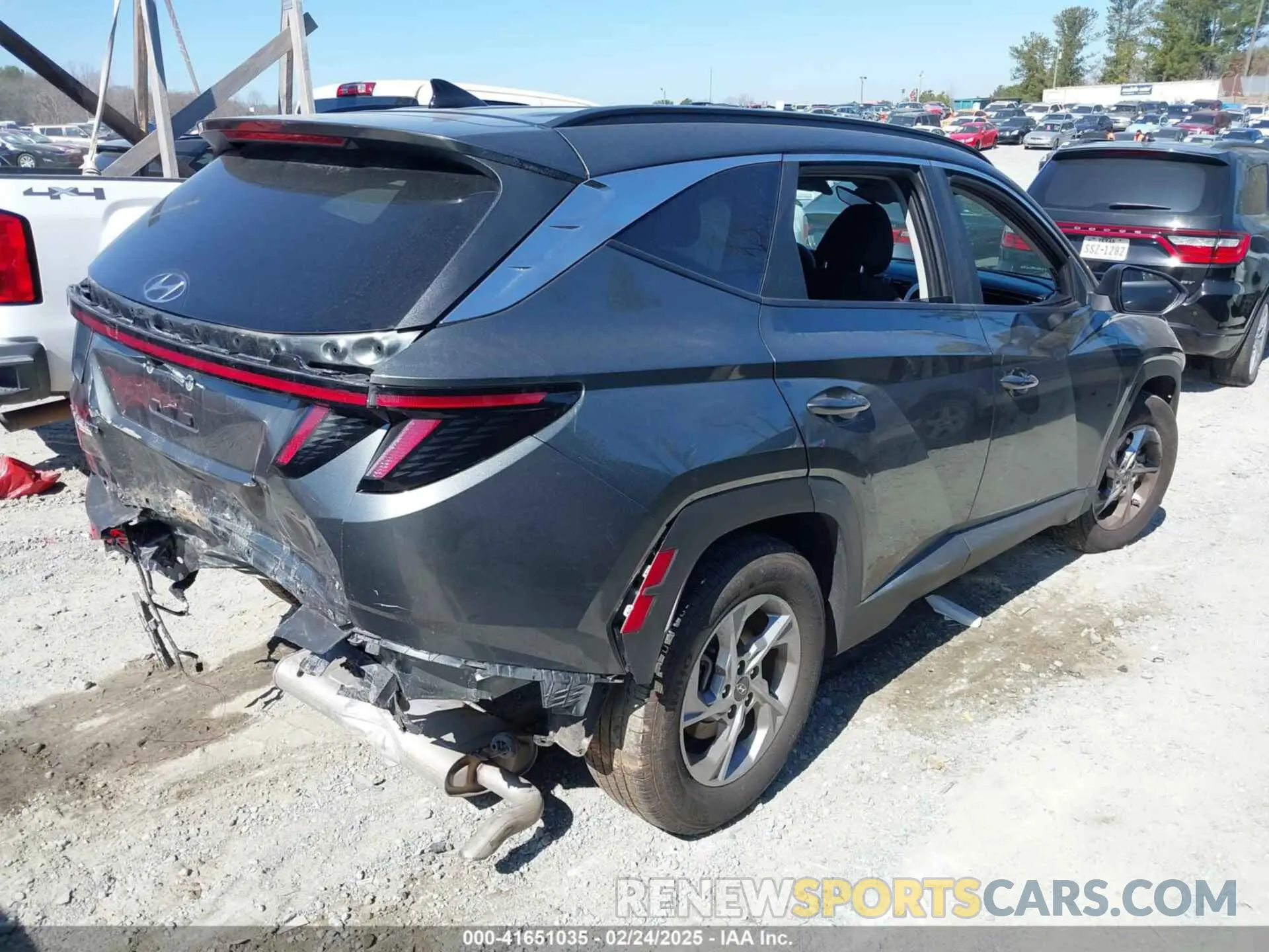 4 Photograph of a damaged car 5NMJB3AE6PH236995 HYUNDAI TUCSON 2023