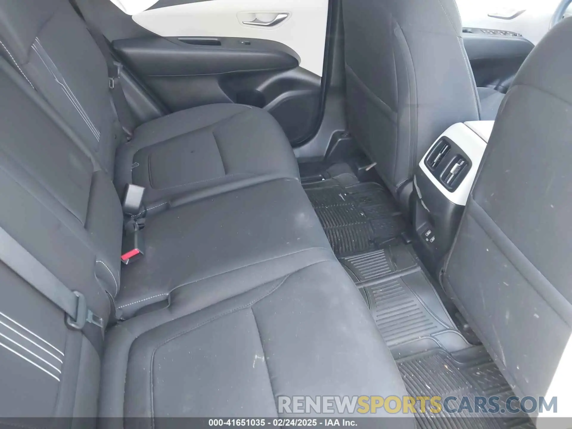 8 Photograph of a damaged car 5NMJB3AE6PH236995 HYUNDAI TUCSON 2023