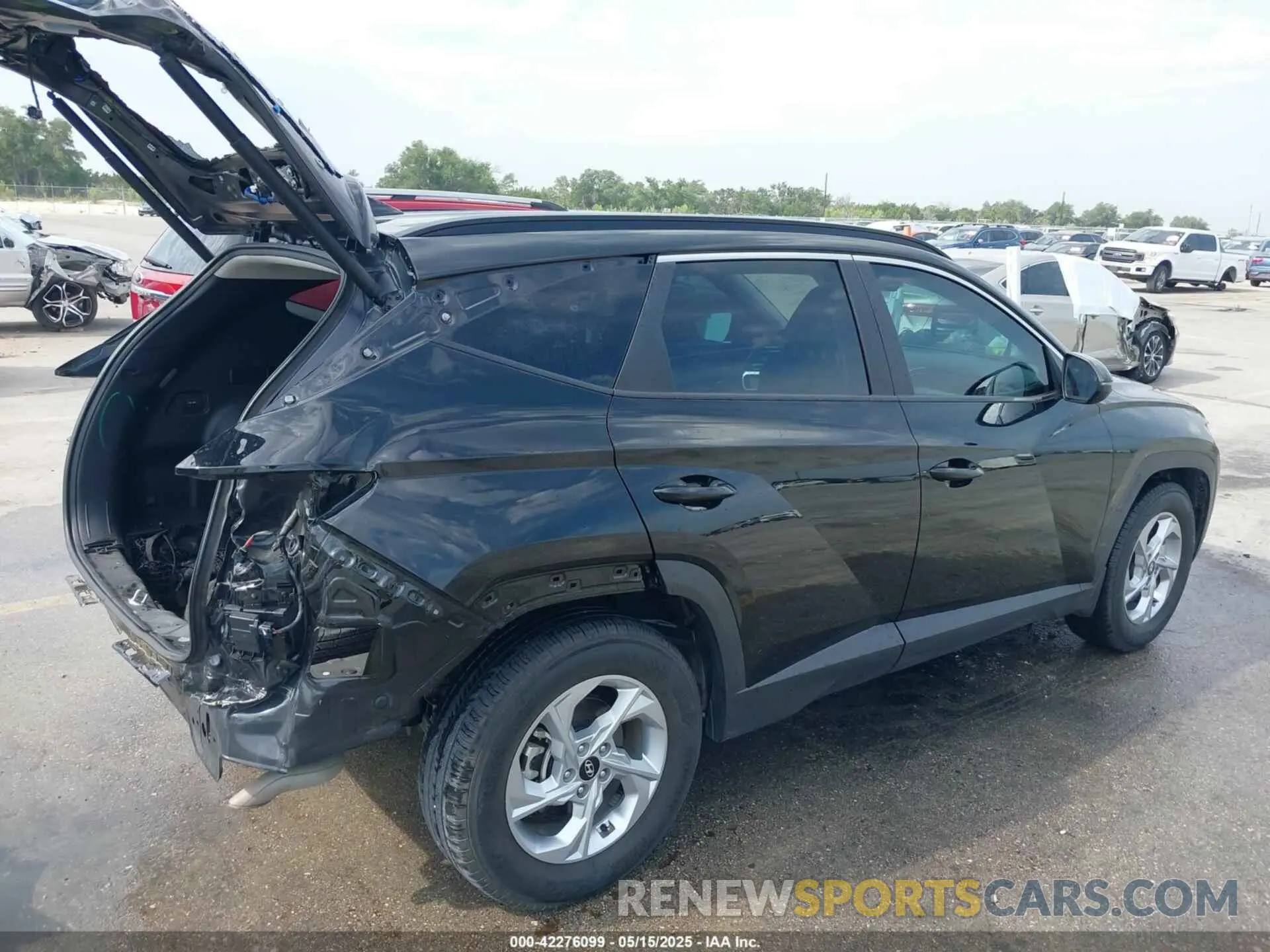 18 Photograph of a damaged car 5NMJB3AE7PH167539 HYUNDAI TUCSON 2023
