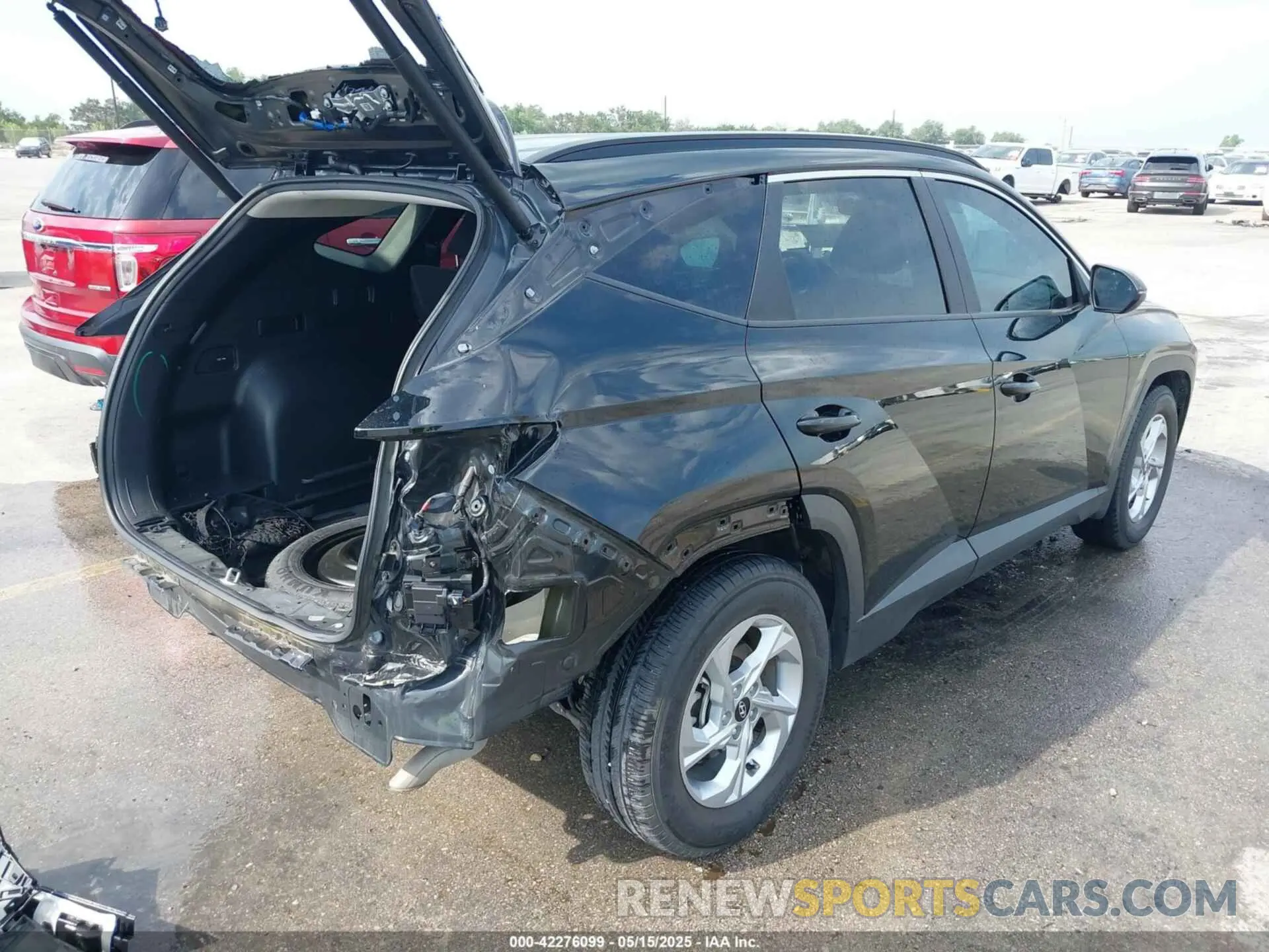 4 Photograph of a damaged car 5NMJB3AE7PH167539 HYUNDAI TUCSON 2023